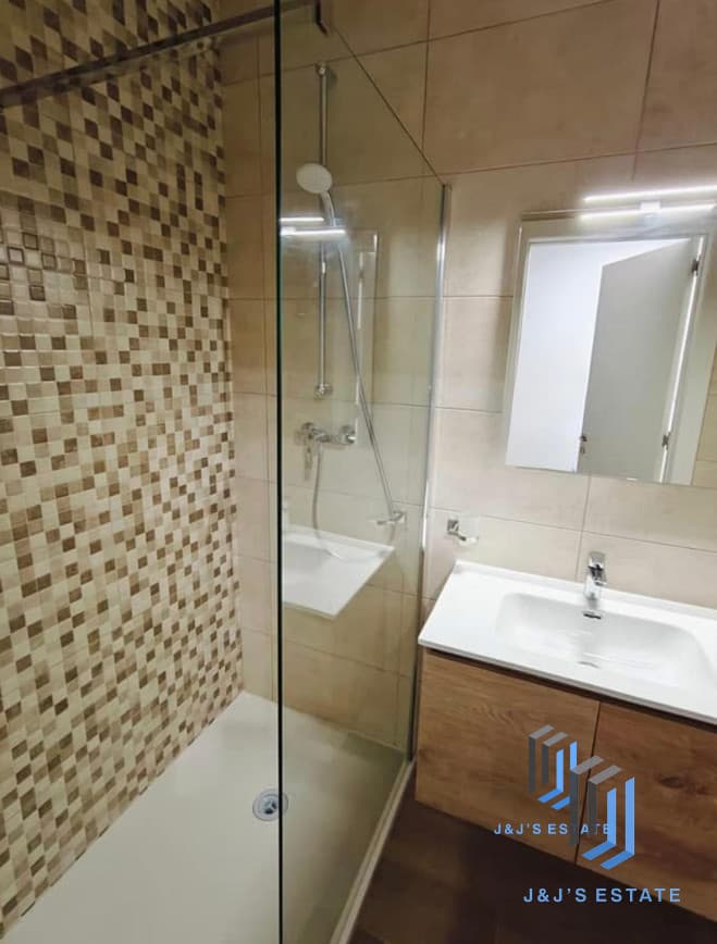 Designer Studio Apartment in Pietà · 7