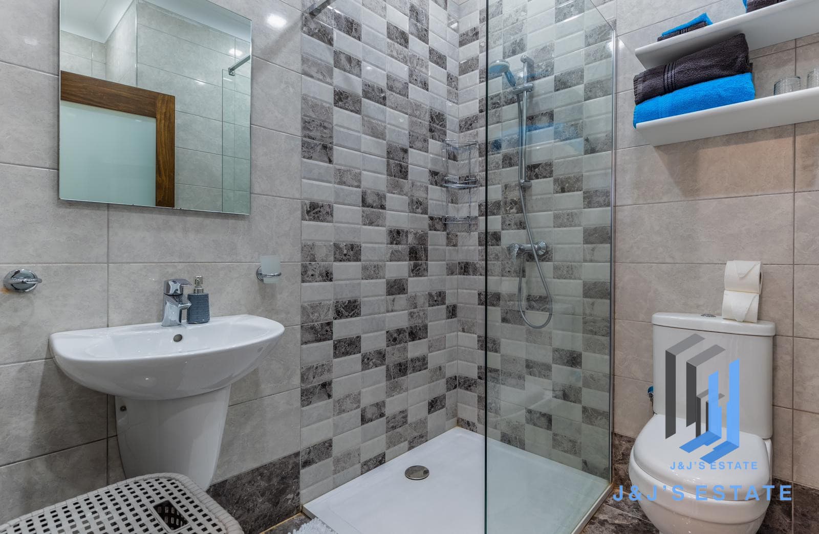 Renovated Two-Bedroom Apartment in St. Paul’s Bay · 9