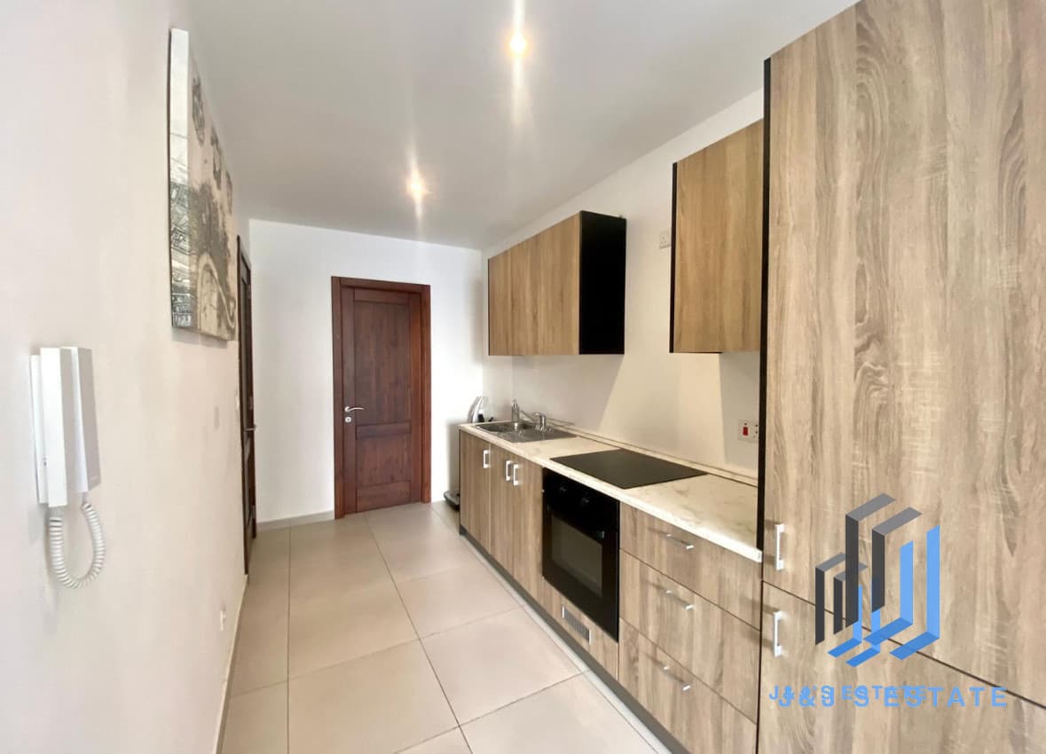 One-bedroom apartment with balcony in central Sliema · 2