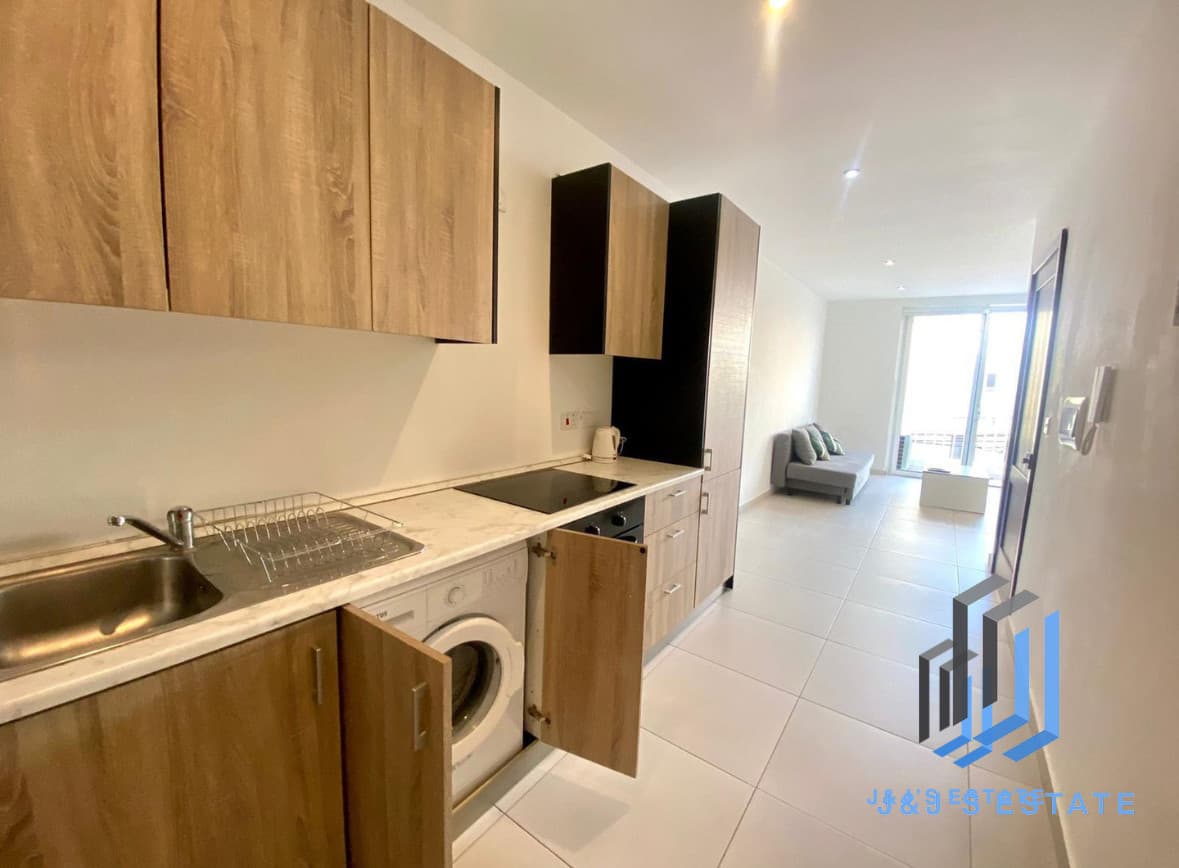 One-bedroom apartment with balcony in central Sliema · 3