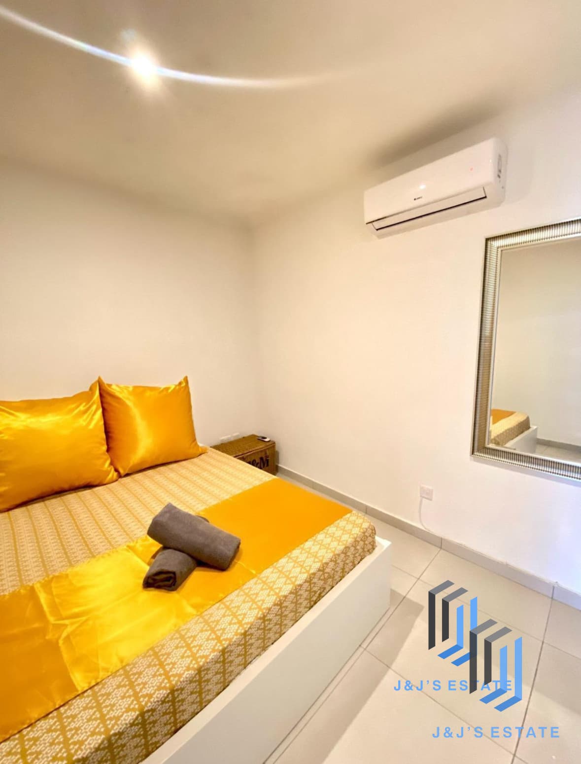 One-bedroom apartment with balcony in central Sliema · 4