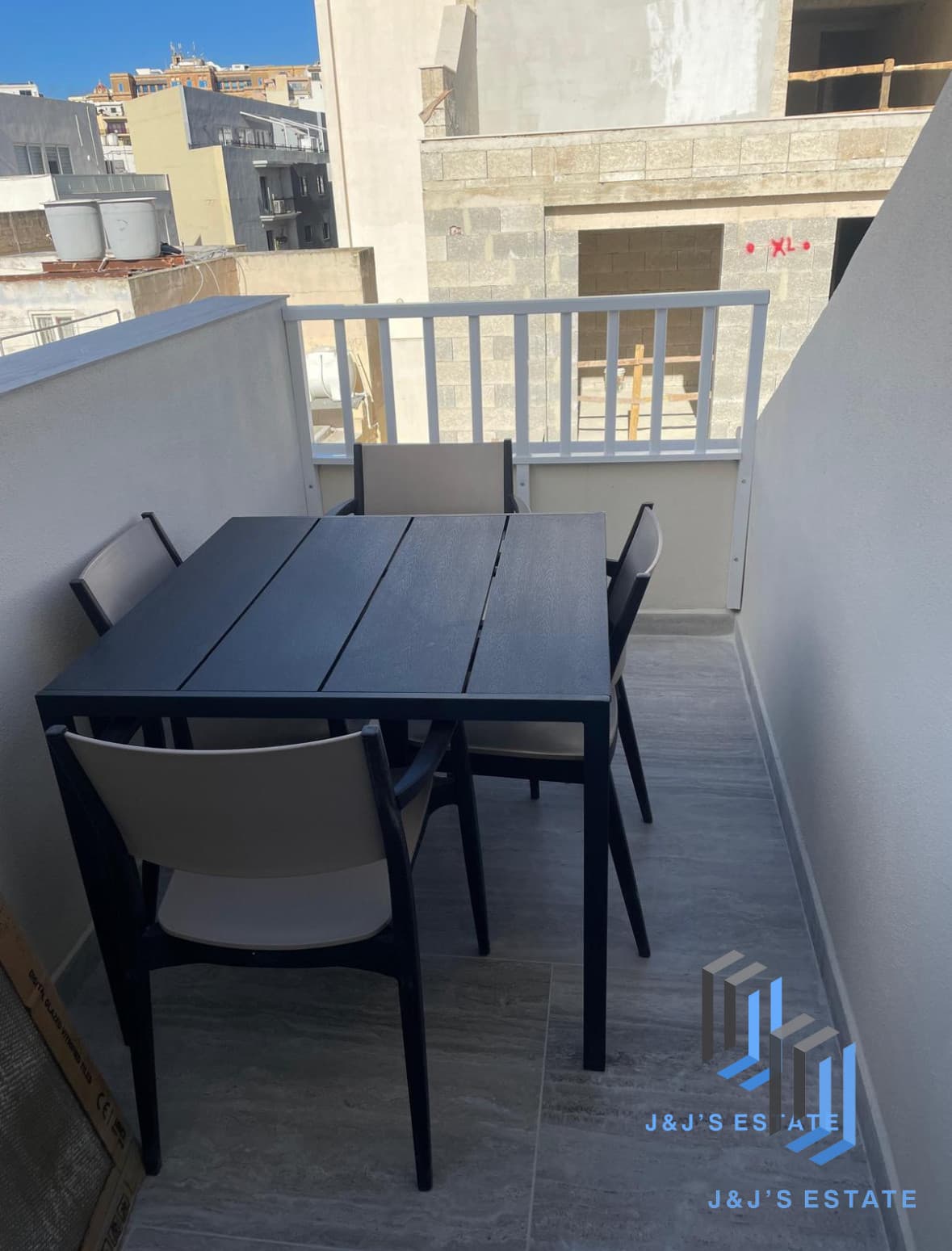 One-bedroom apartment with balcony in central Sliema · 7
