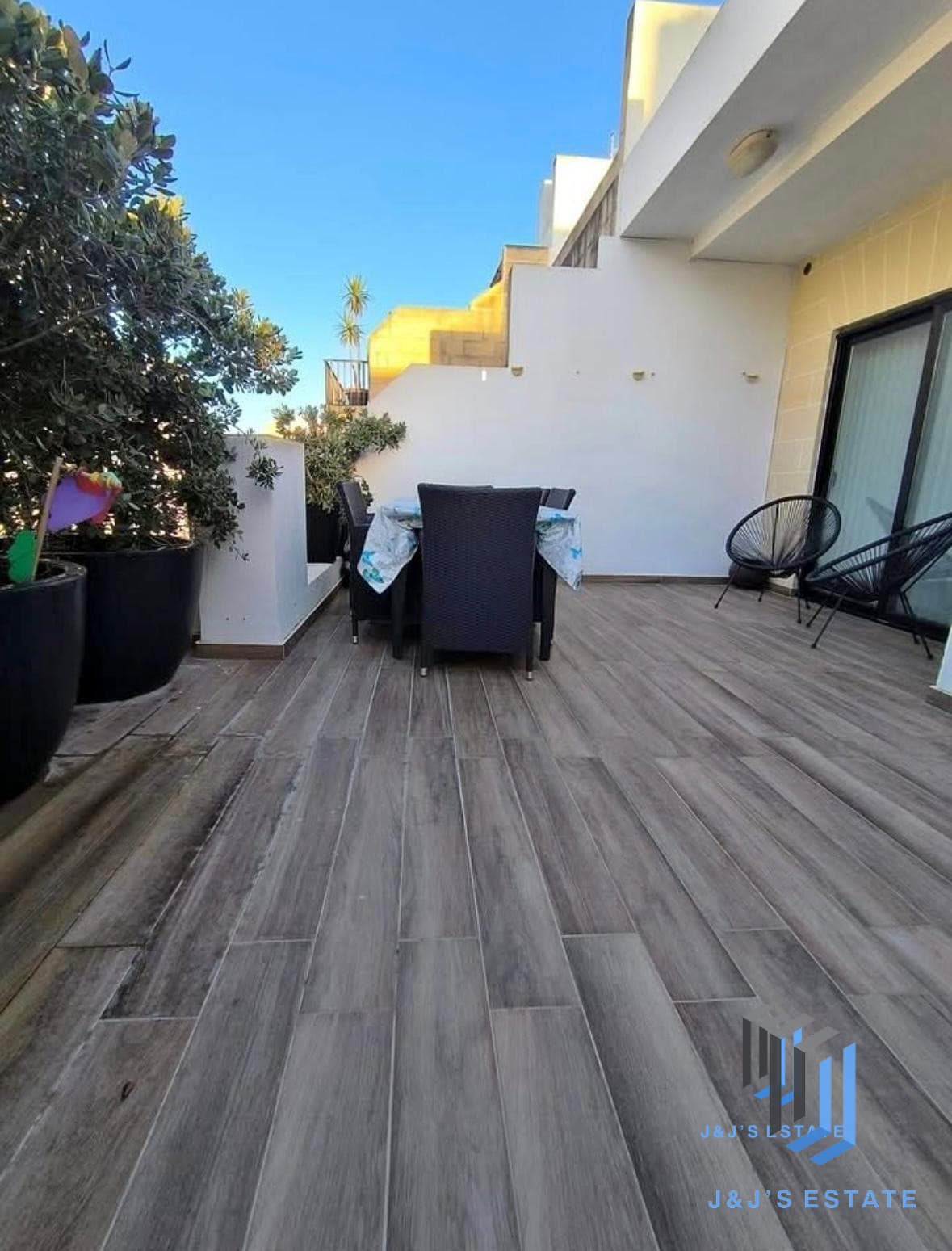 Modern 3-Bedroom Penthouse in Marsascala · 3