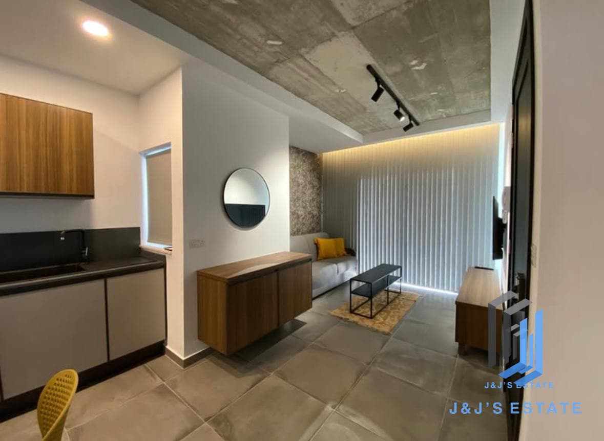 2-Bedroom Penthouse with Stunning Sea Views in Bugibba · 1