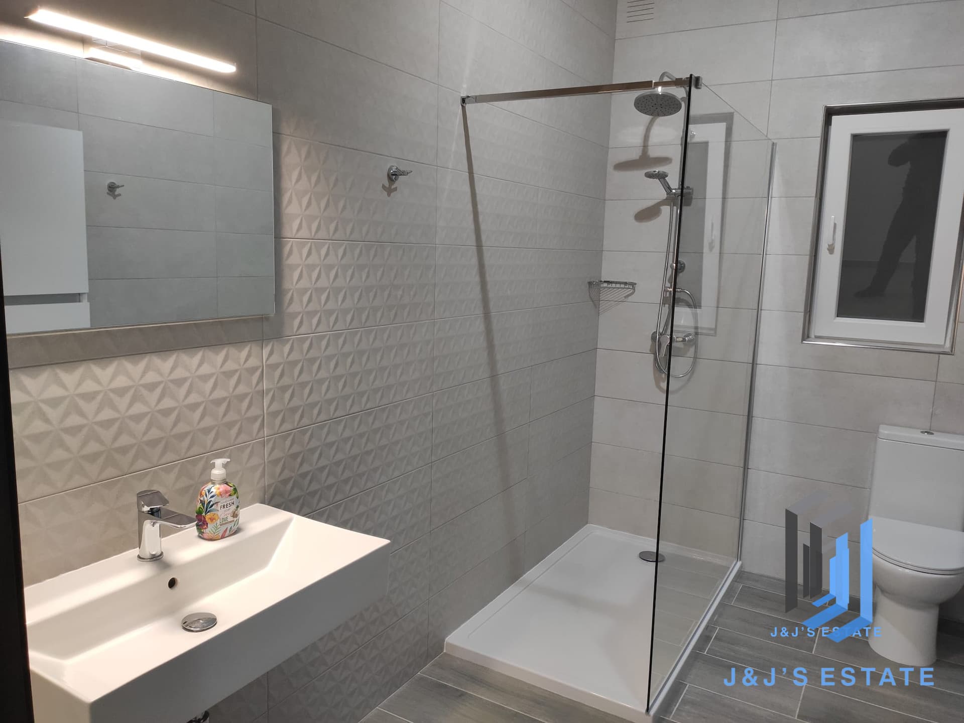Spacious 2-Bedroom Apartment in Swatar-Birkirkara · 8