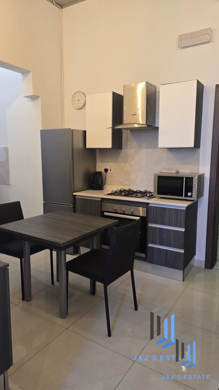 Cozy 1-Bedroom Maisonette in Sliema · 1