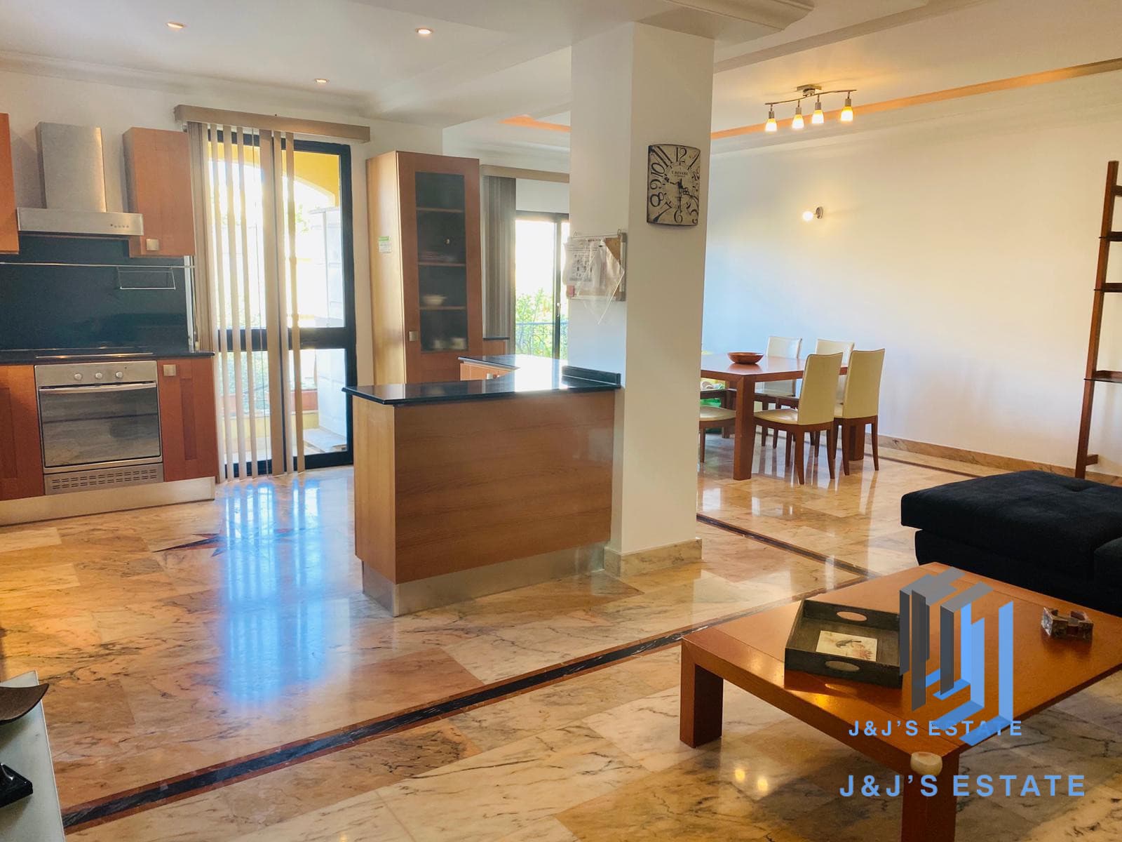 Three-bedroom maisonette with balcony in central Birkirkara · 4