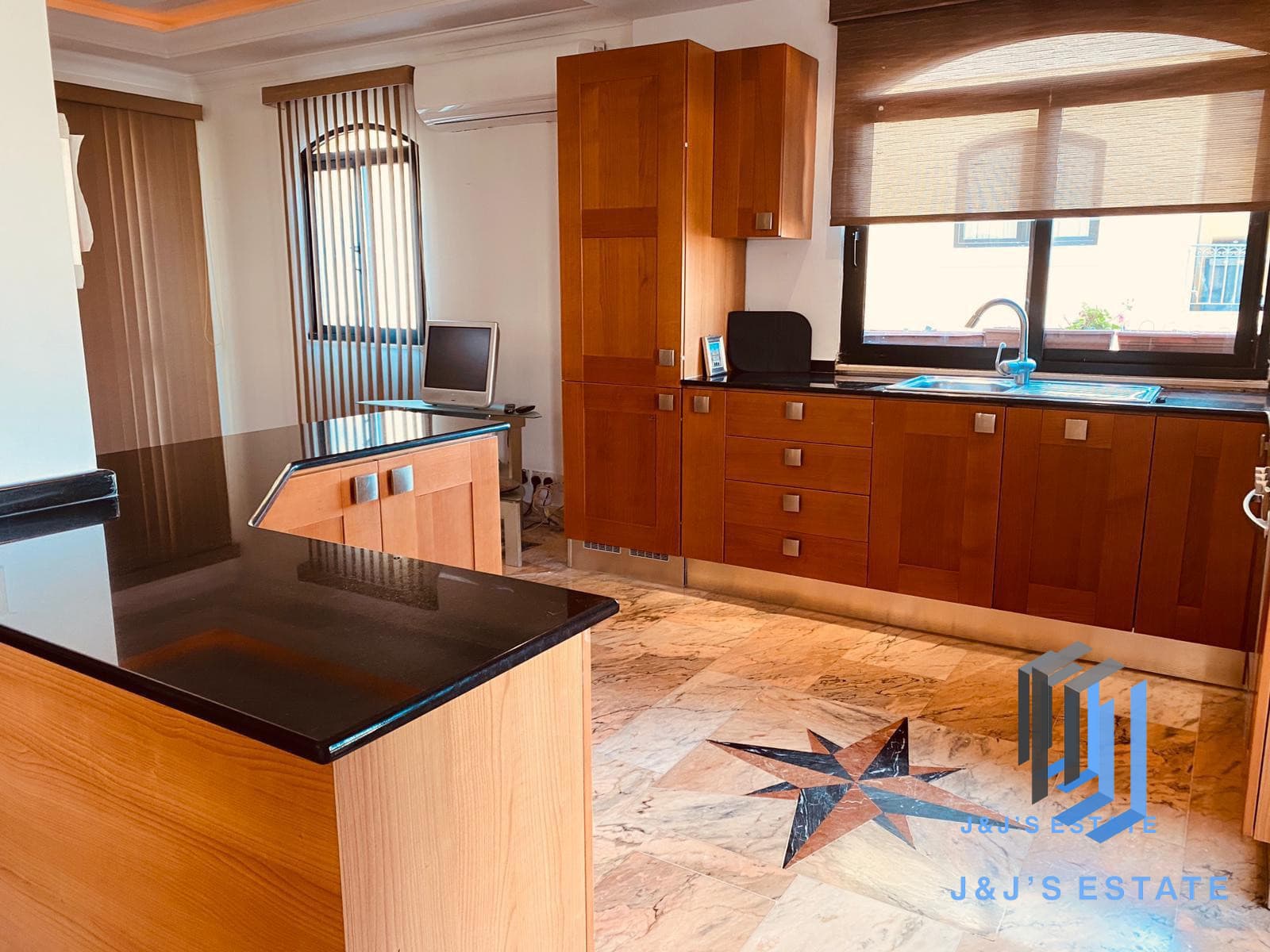 Three-bedroom maisonette with balcony in central Birkirkara · 5