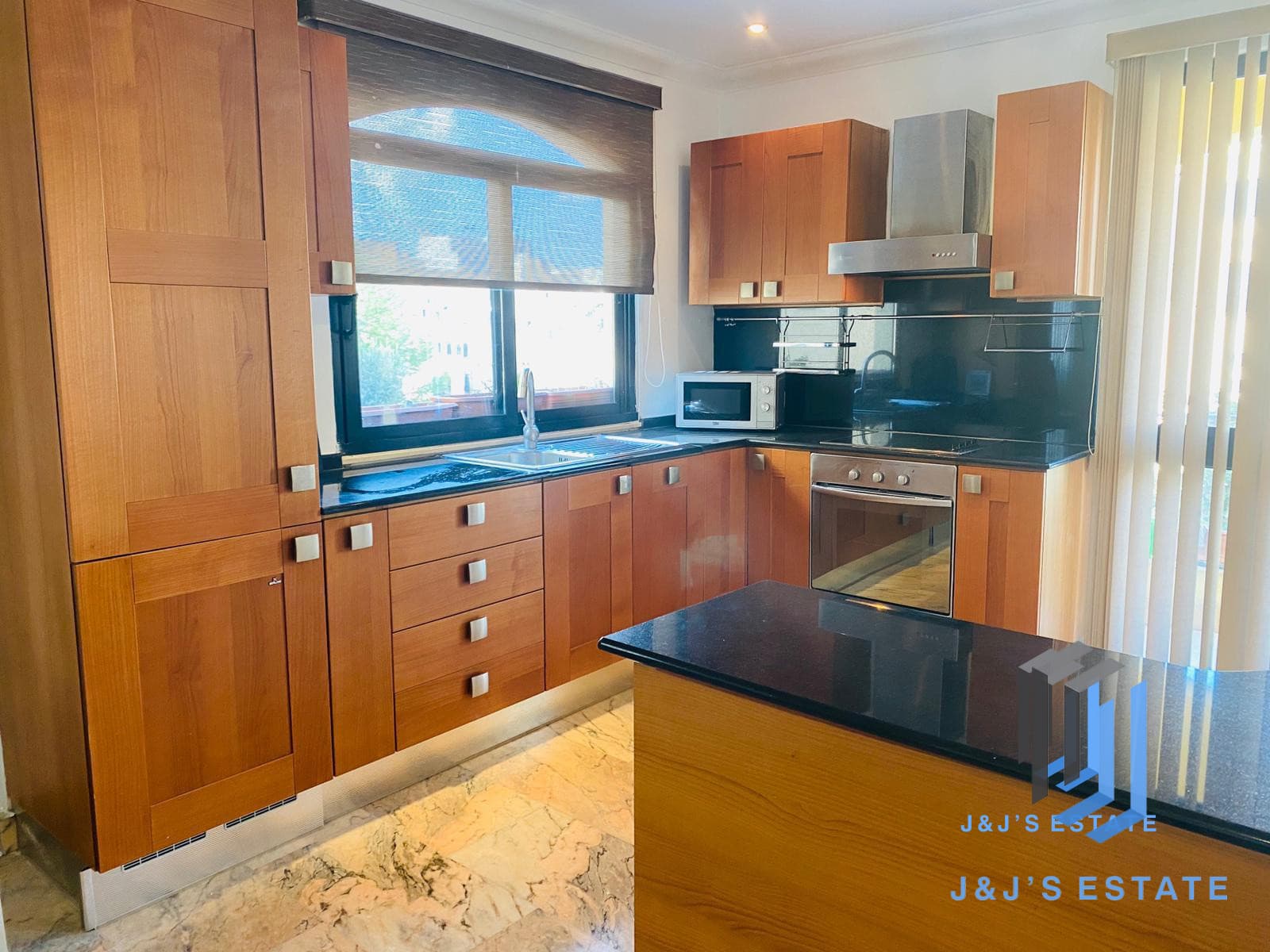 Three-bedroom maisonette with balcony in central Birkirkara · 6