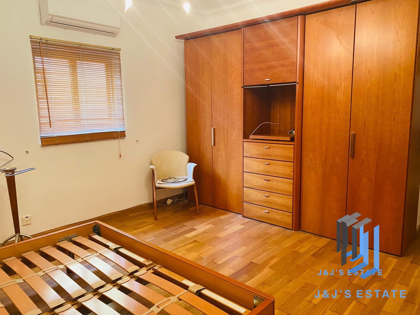 Three-bedroom maisonette with balcony in central Birkirkara · 14