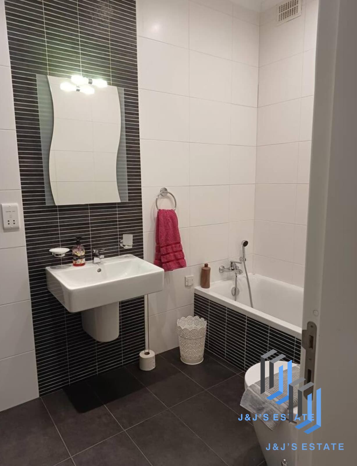 Modern 1-Bedroom Apartment in Sliema · 5