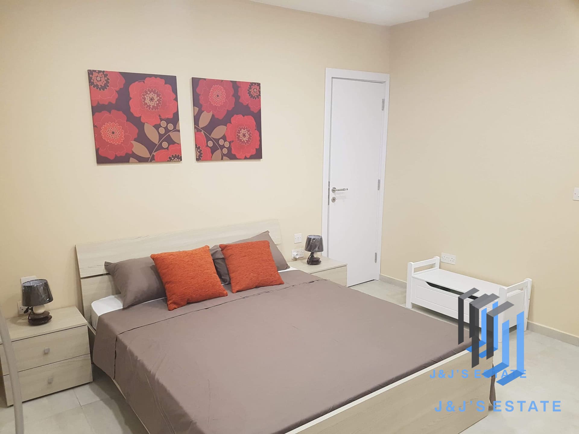 Two-bedroom apartment with traditional balcony in Gzira · 5