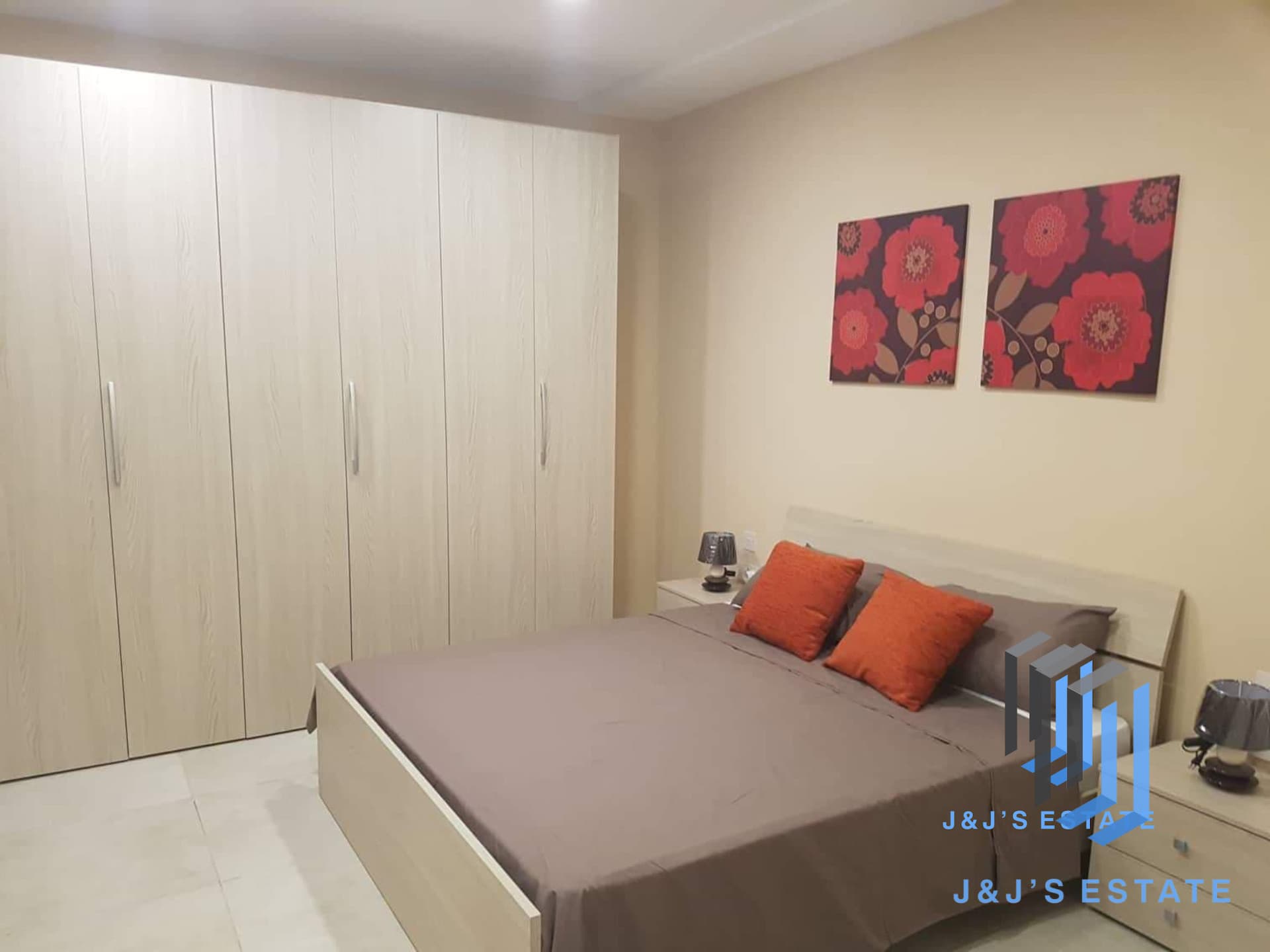 Two-bedroom apartment with traditional balcony in Gzira · 6