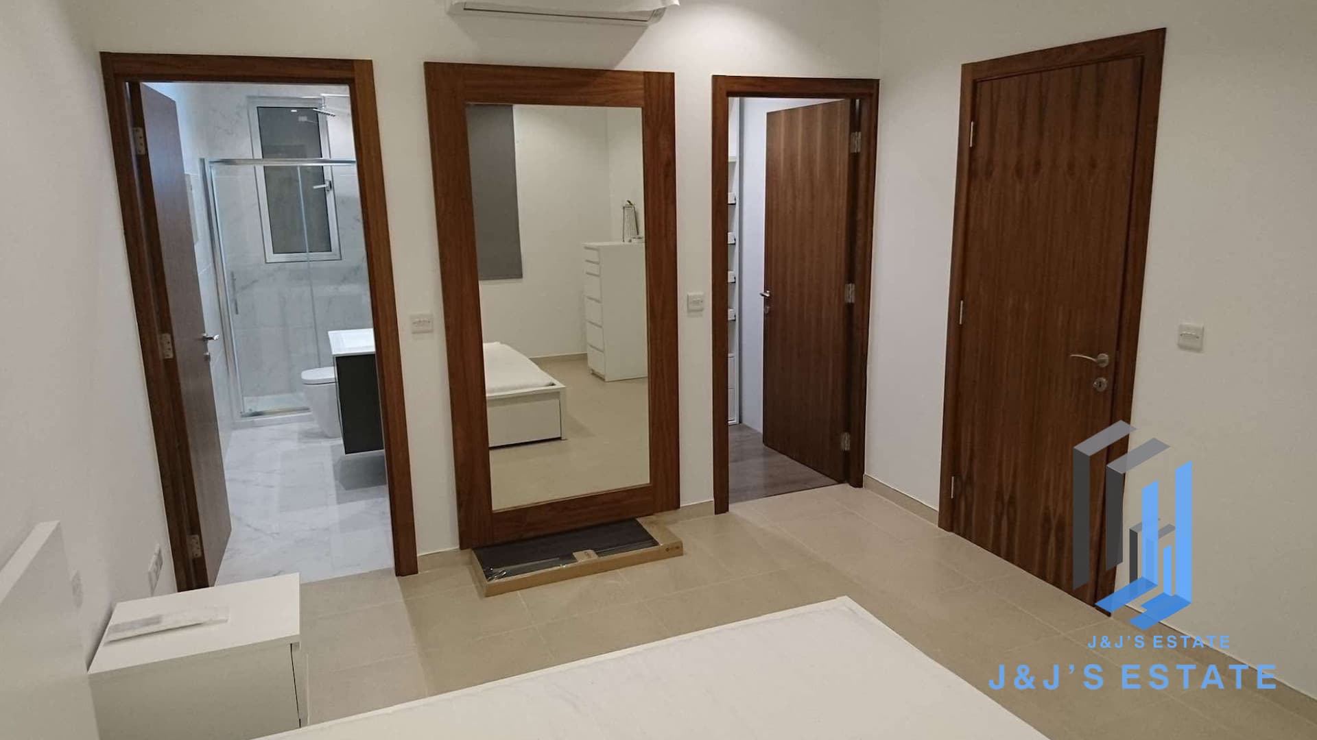 Spacious 3-Bedroom Apartment in Swieqi · 4