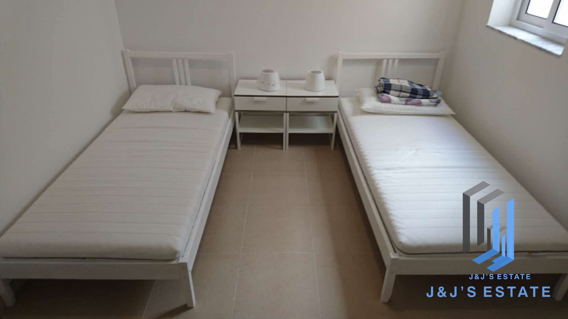 Spacious 3-Bedroom Apartment in Swieqi · 6