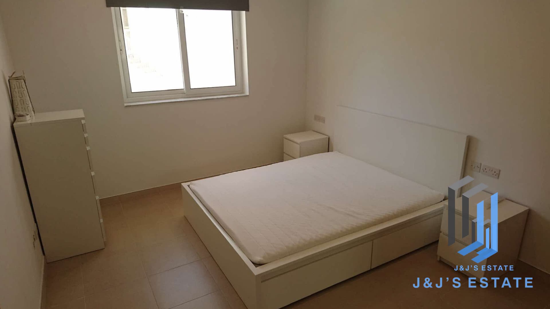 Spacious 3-Bedroom Apartment in Swieqi · 7