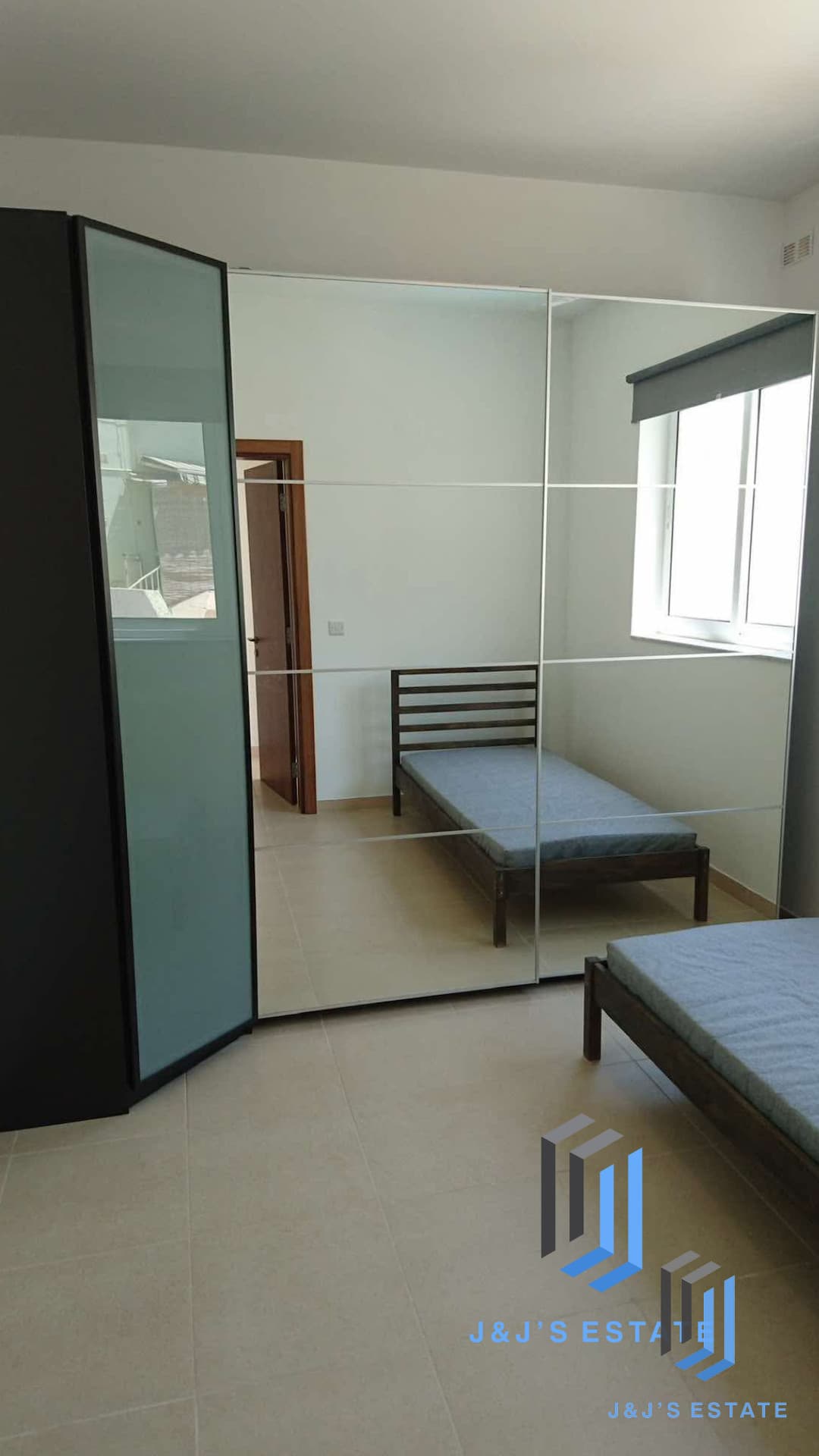 Spacious 3-Bedroom Apartment in Swieqi · 10