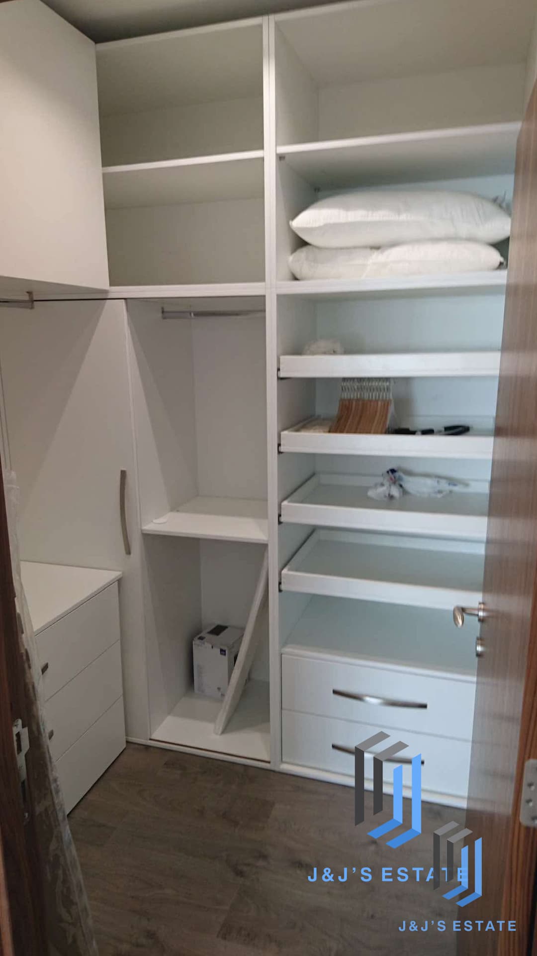 Spacious 3-Bedroom Apartment in Swieqi · 11