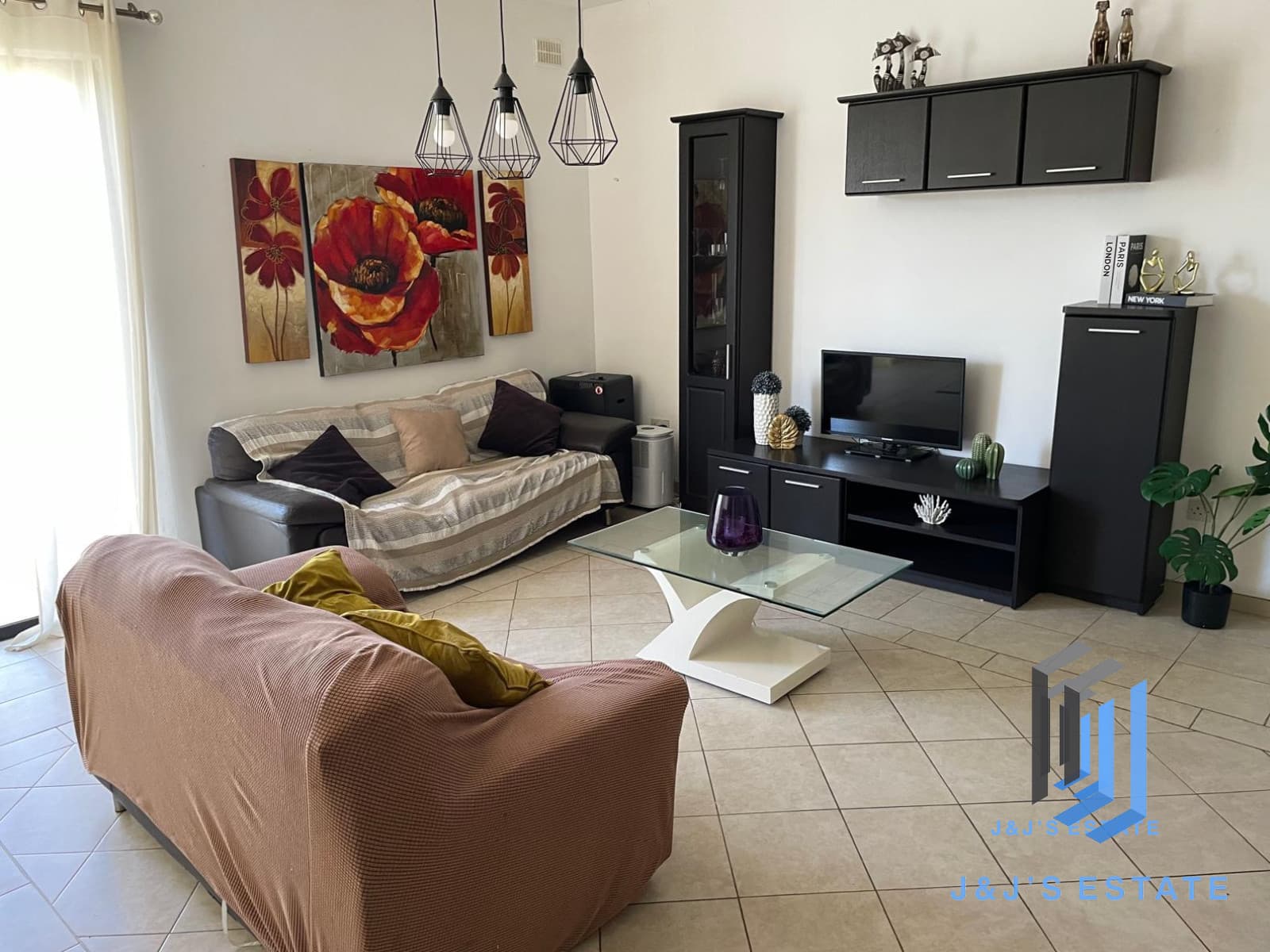 Spacious 3-Bedroom Apartment in Mellieħa · 1