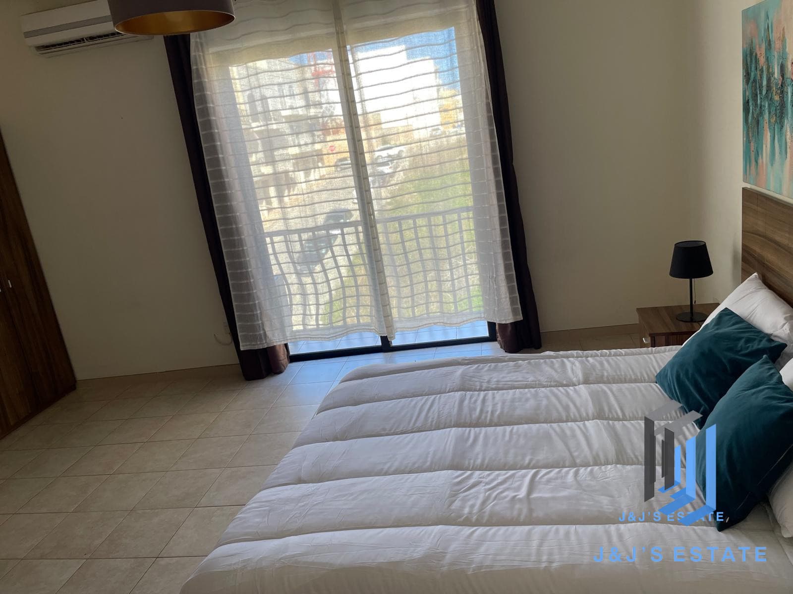 Spacious 3-Bedroom Apartment in Mellieħa · 4