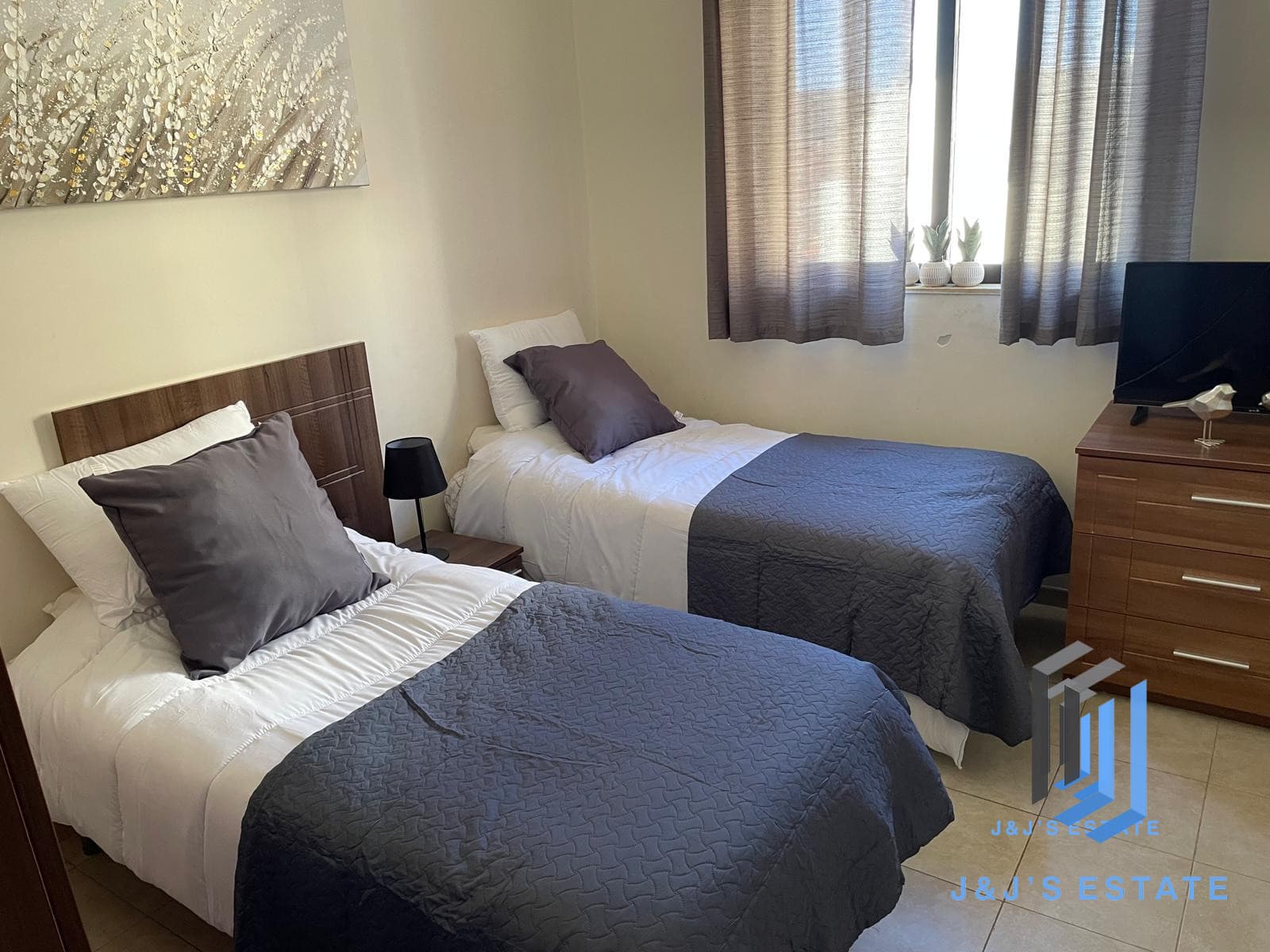 Spacious 3-Bedroom Apartment in Mellieħa · 5