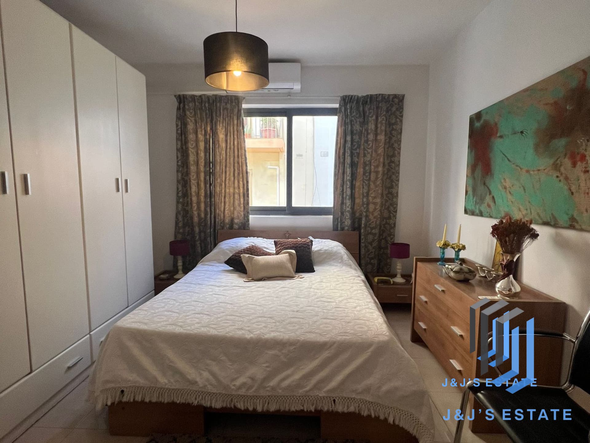 Cozy 2-Bedroom Apartment in Sliema · 6