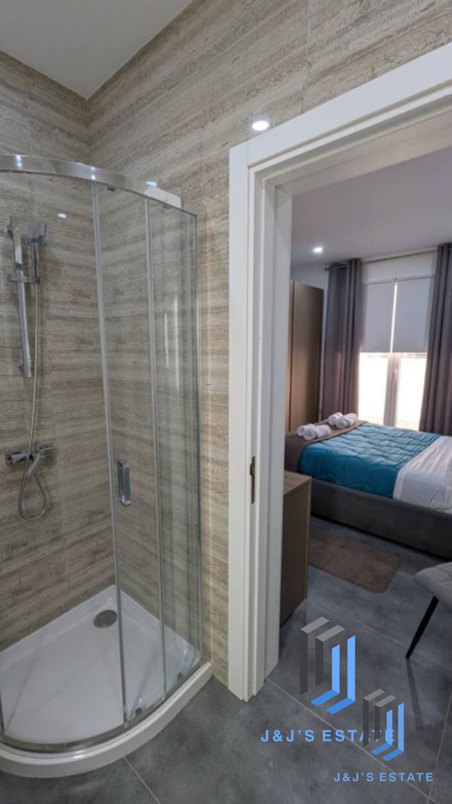 Three-bedroom apartment with terrace and balcony in Gzira · 5
