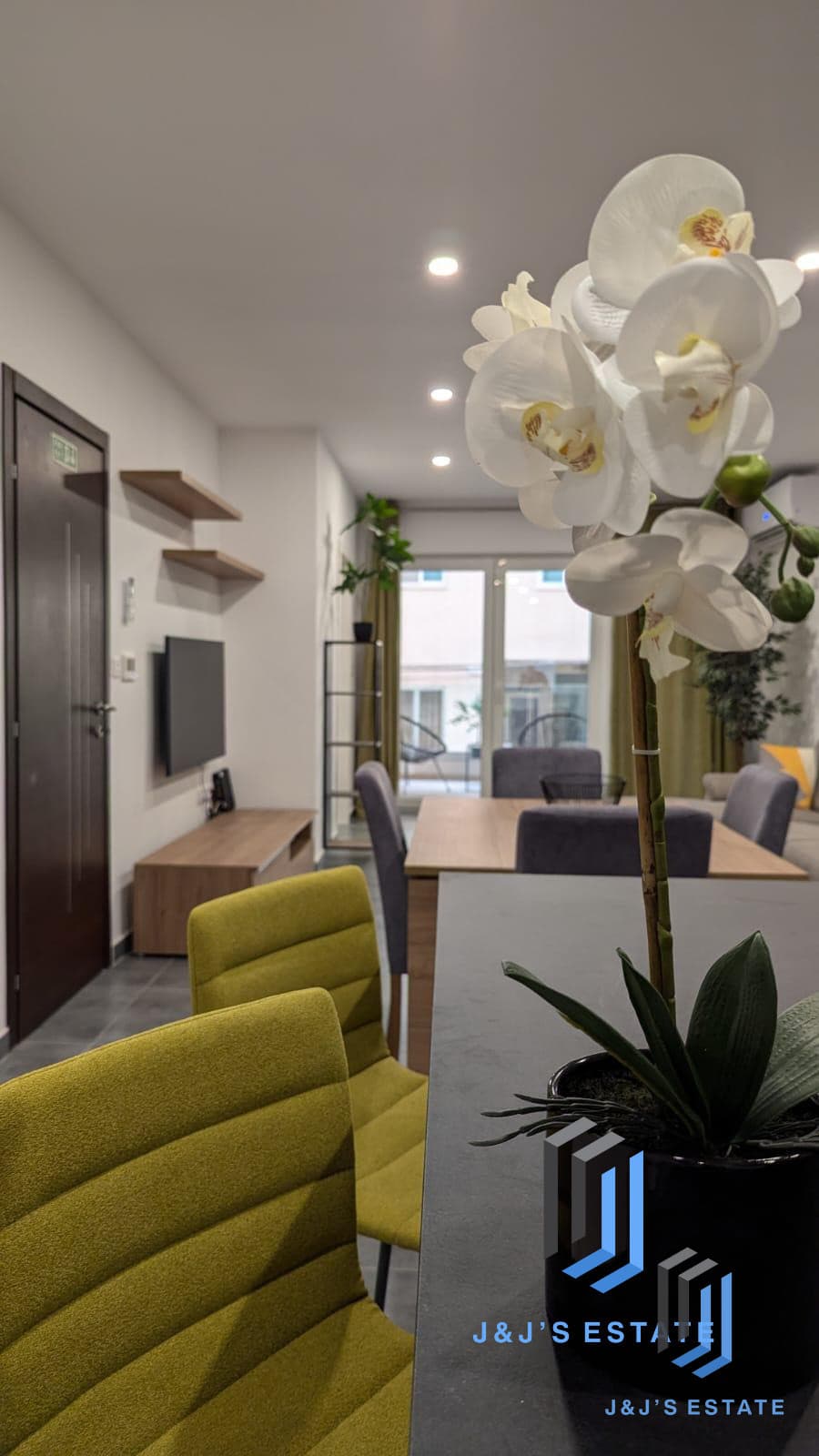 Three-bedroom apartment with terrace and balcony in Gzira · 7