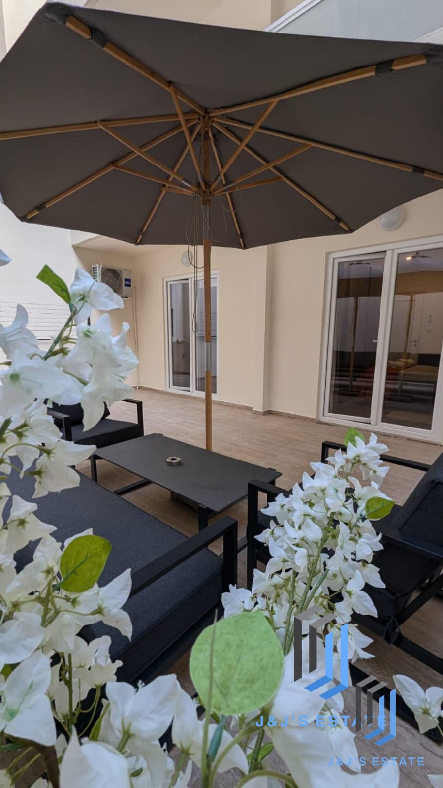 Three-bedroom apartment with terrace and balcony in Gzira · 10