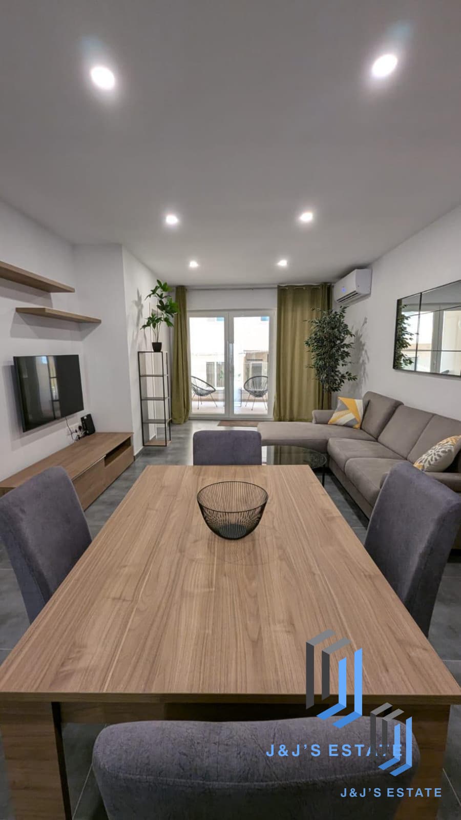 Three-bedroom apartment with terrace and balcony in Gzira · 11