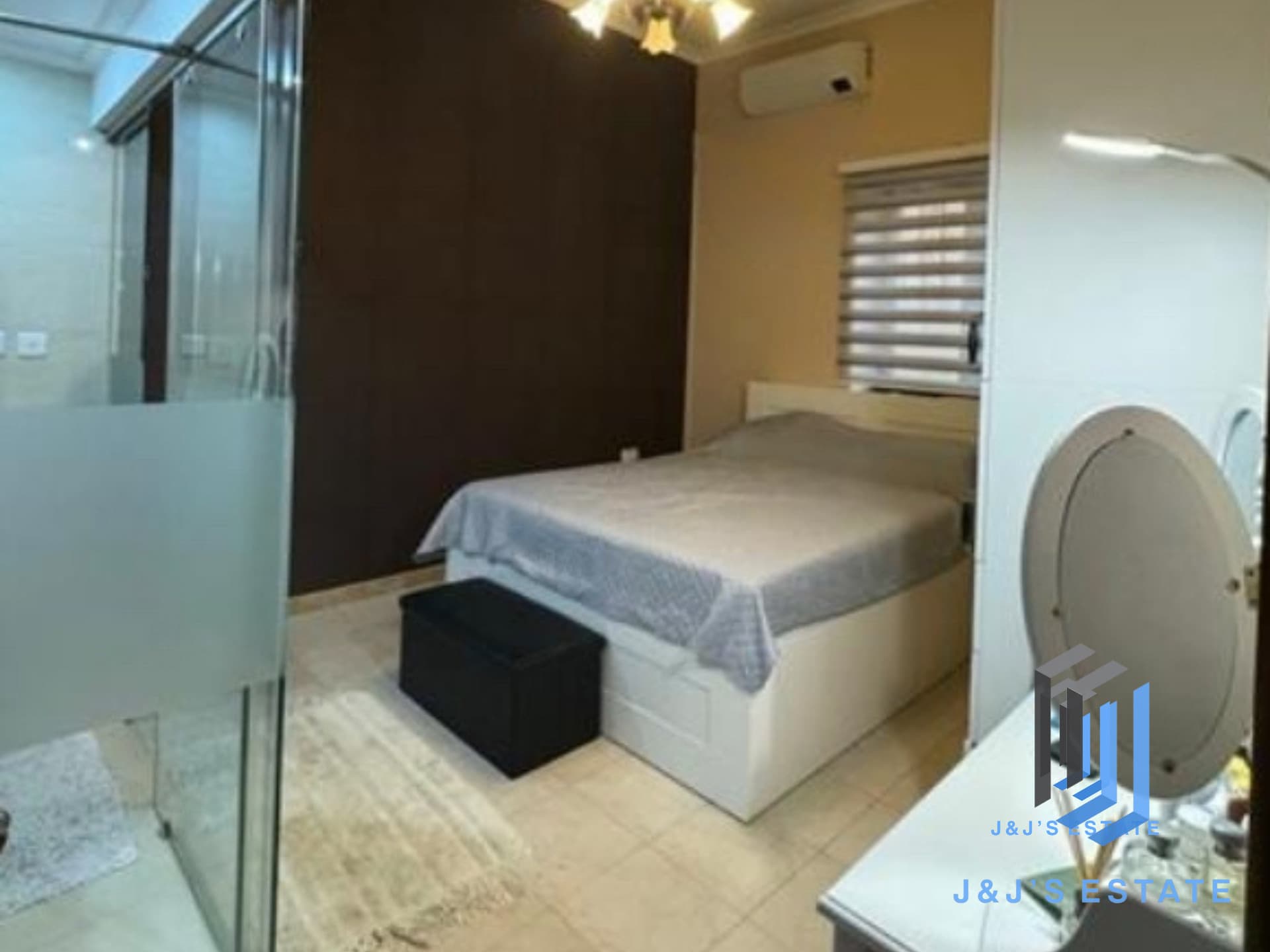 3-Bedroom Maisonette in Pembroke · 3