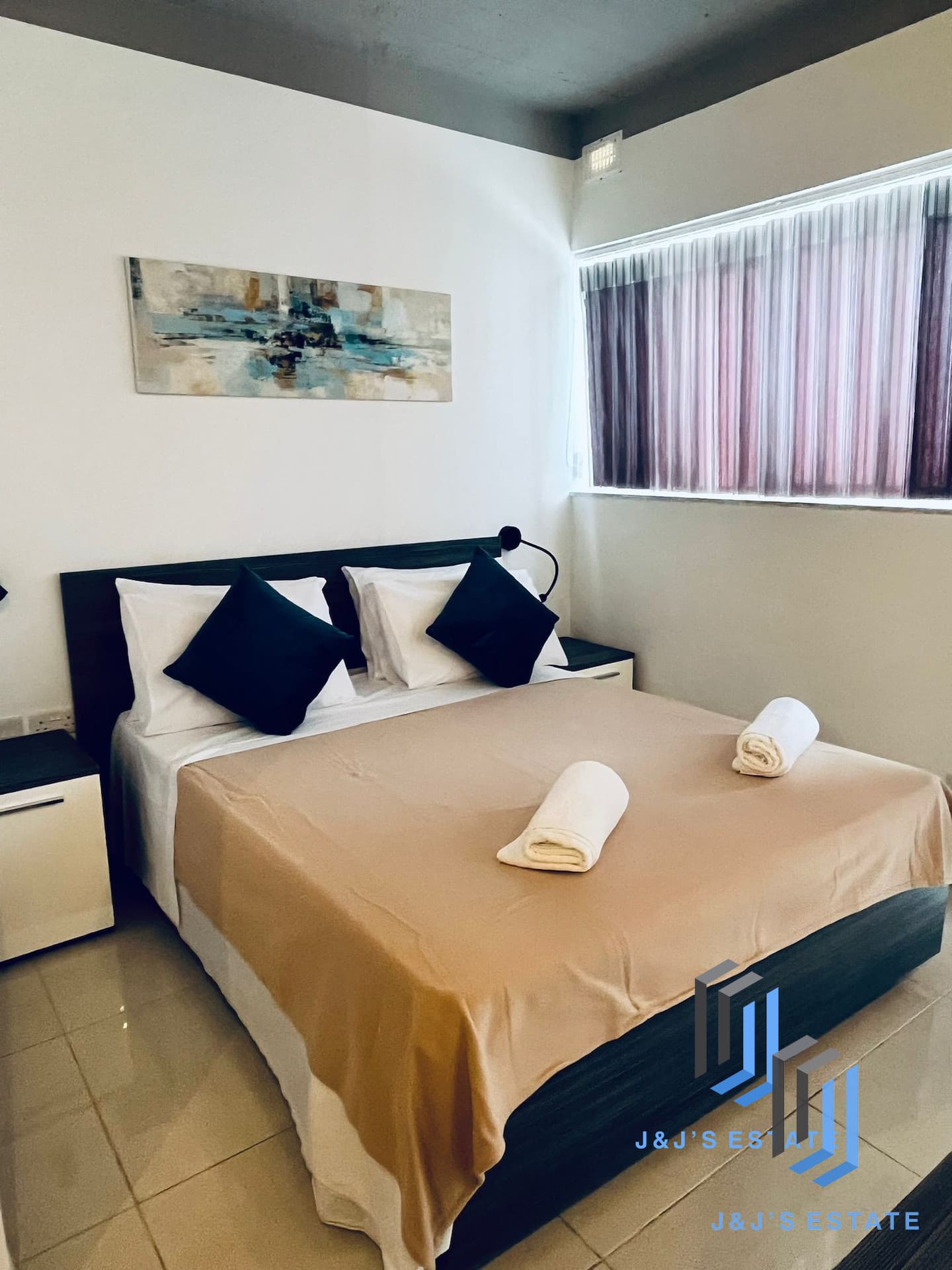 Modern Studio Penthouse in Sliema · 3