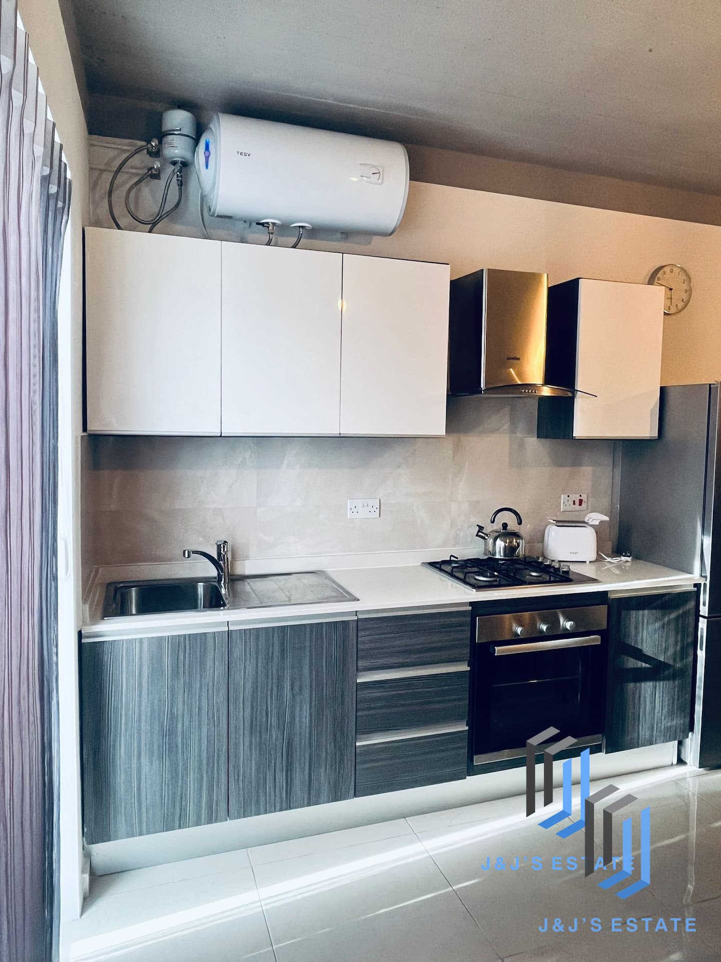 Modern Studio Penthouse in Sliema · 4