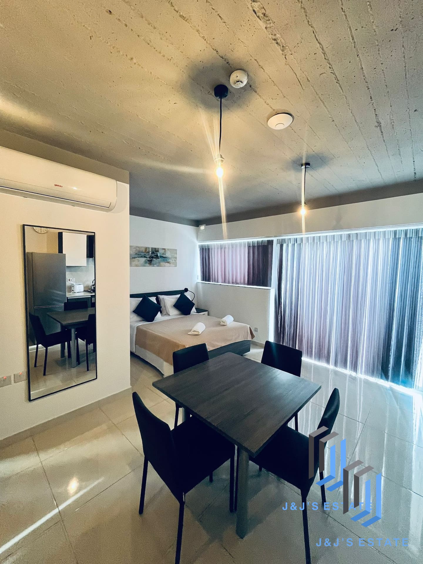 Modern Studio Penthouse in Sliema · 6