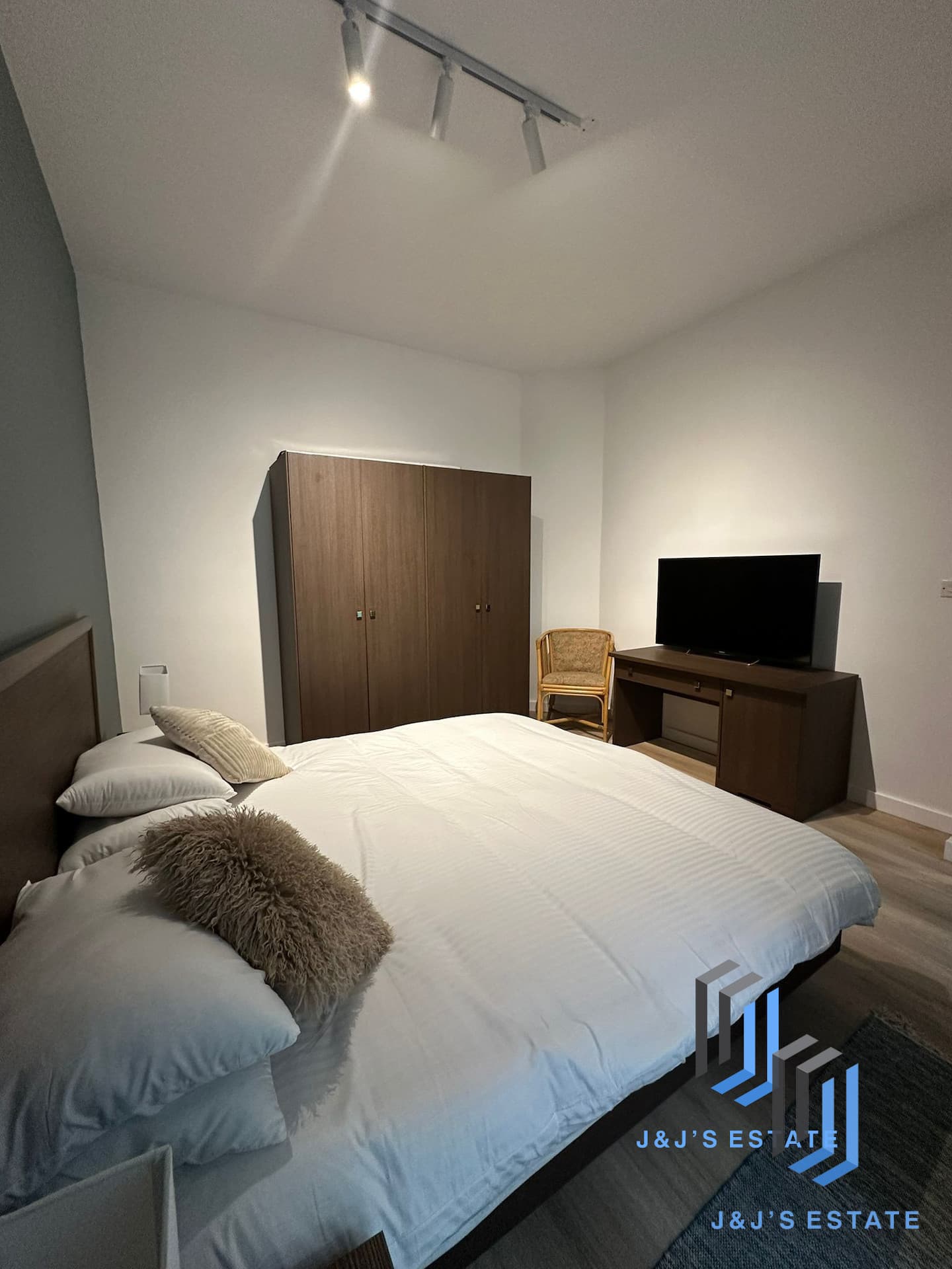 One-bedroom apartment with balcony in central Gzira · 3