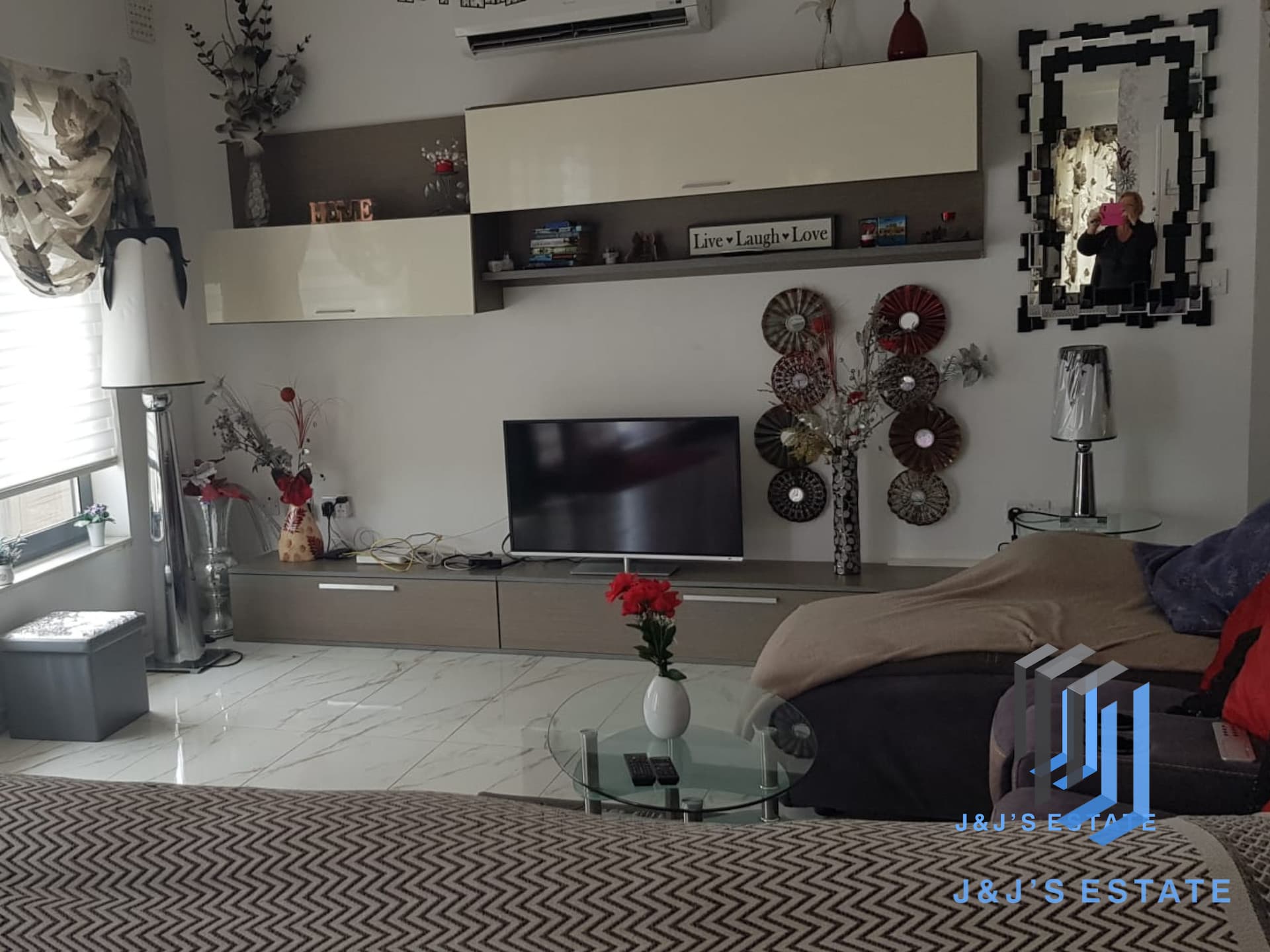 Luxury 4-Bedroom Sea-Front Penthouse in Marsaxlokk · 3
