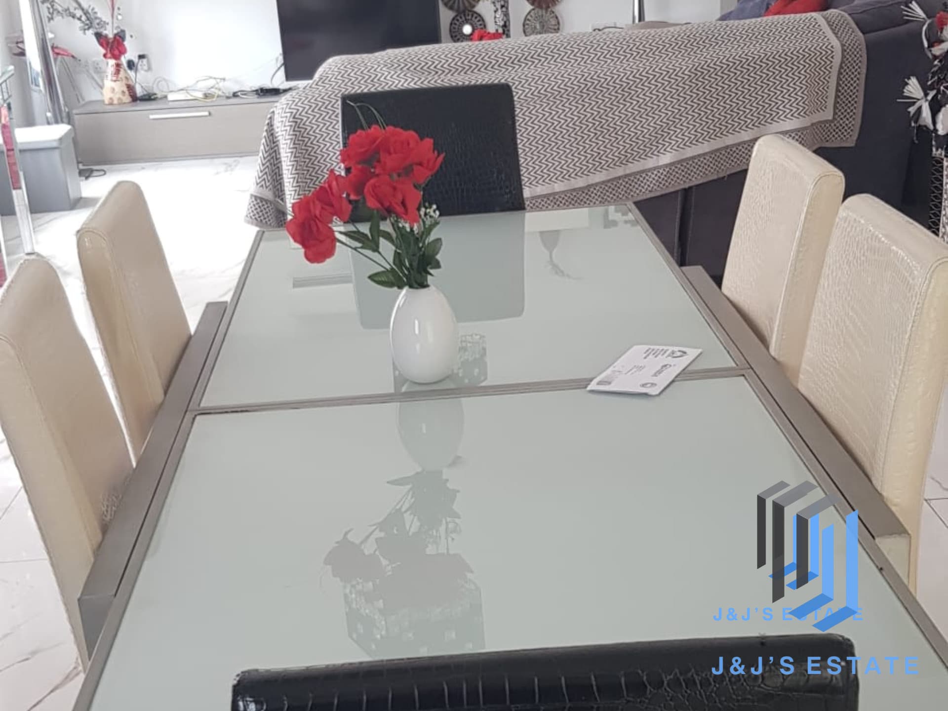 Luxury 4-Bedroom Sea-Front Penthouse in Marsaxlokk · 5