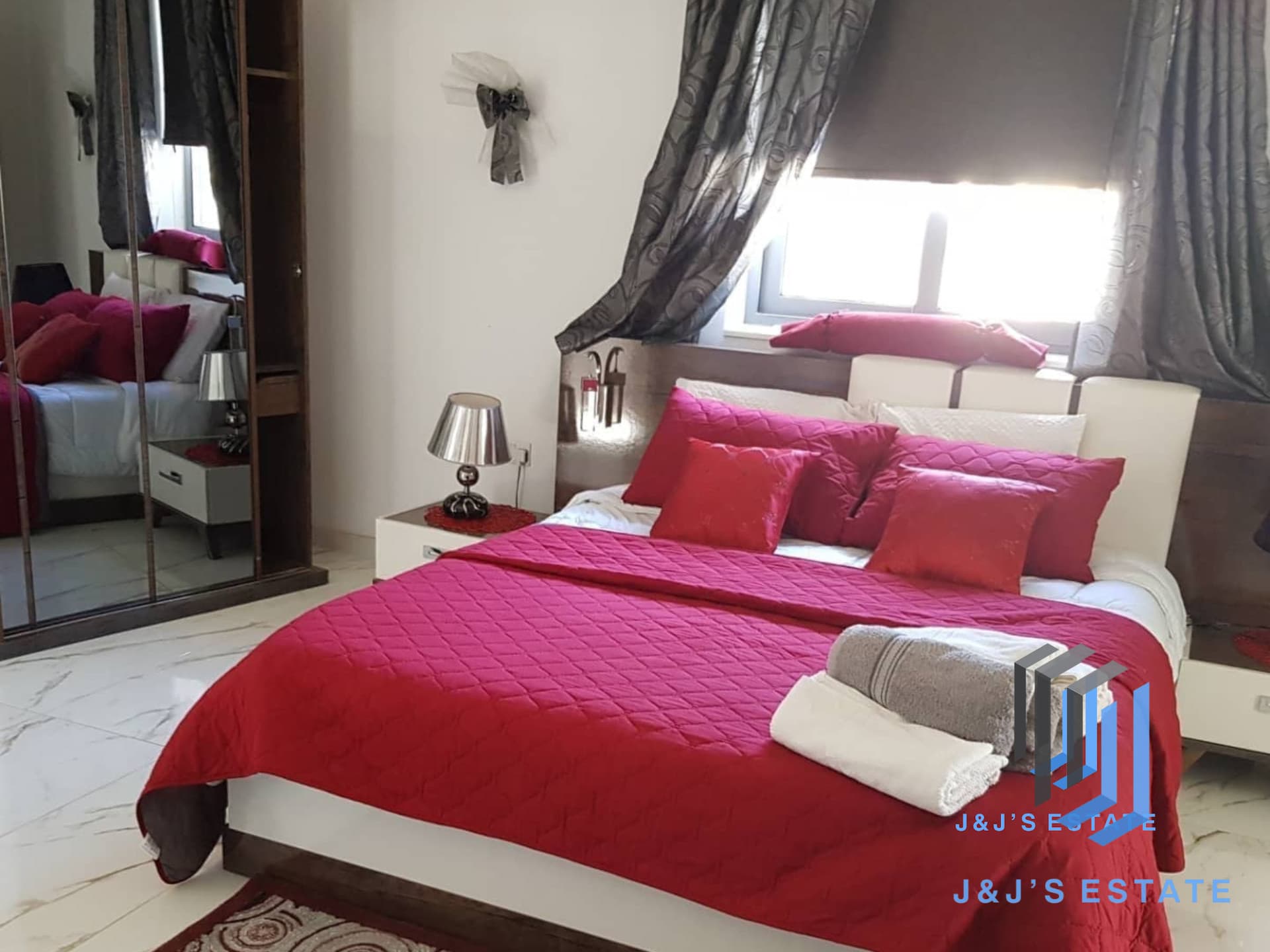 Luxury 4-Bedroom Sea-Front Penthouse in Marsaxlokk · 9