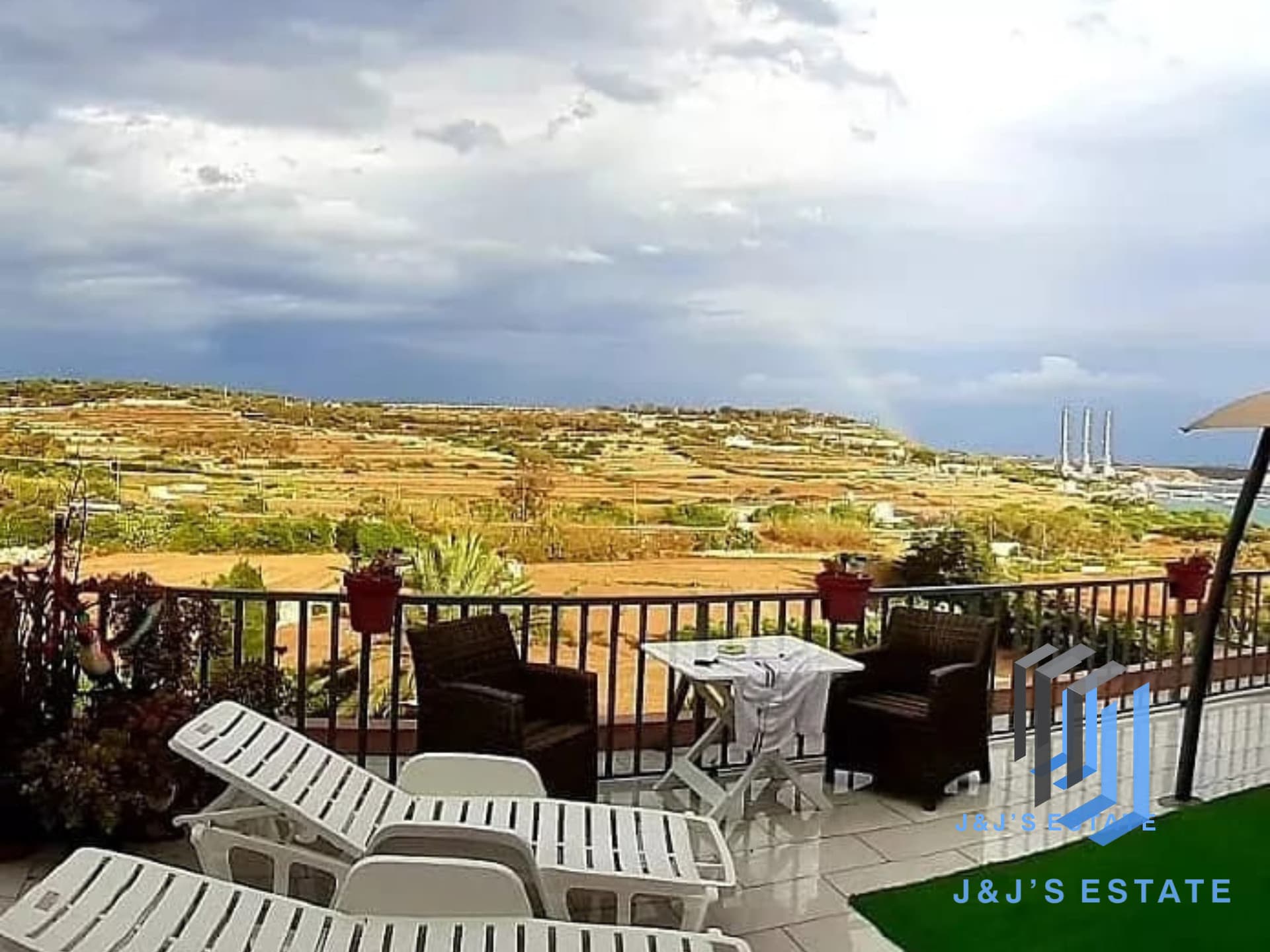 Luxury 4-Bedroom Sea-Front Penthouse in Marsaxlokk · 12