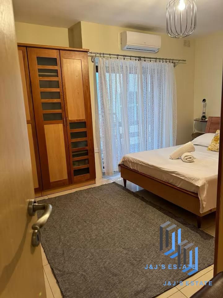 Three-bedroom apartment with balcony and lift in central Sliema · 5