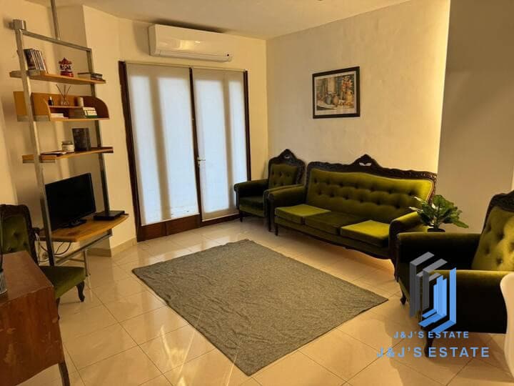Three-bedroom apartment with balcony and lift in central Sliema · 8