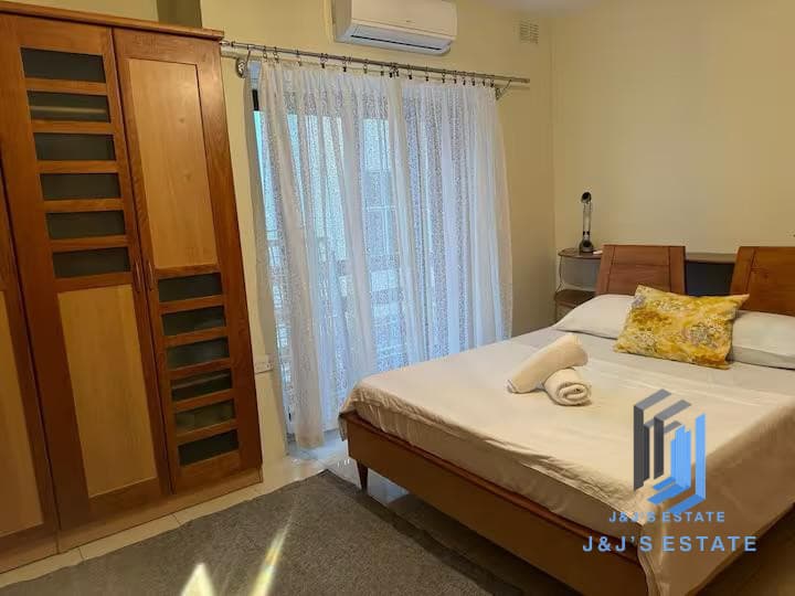 Three-bedroom apartment with balcony and lift in central Sliema · 9
