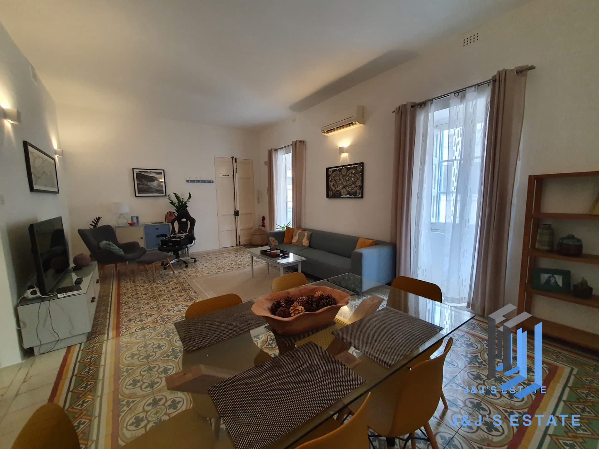 Renovated 2-Bedroom Apartment in Sliema · 3