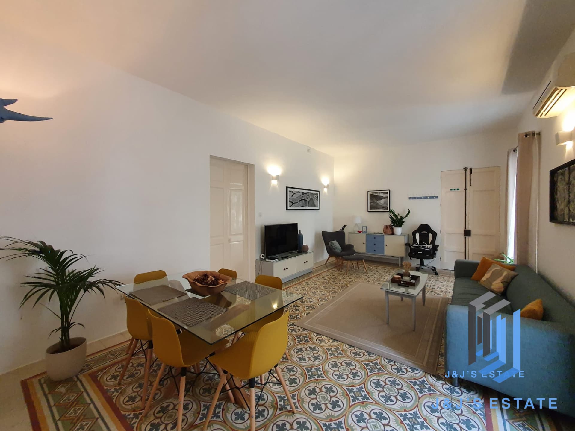 Renovated 2-Bedroom Apartment in Sliema · 4