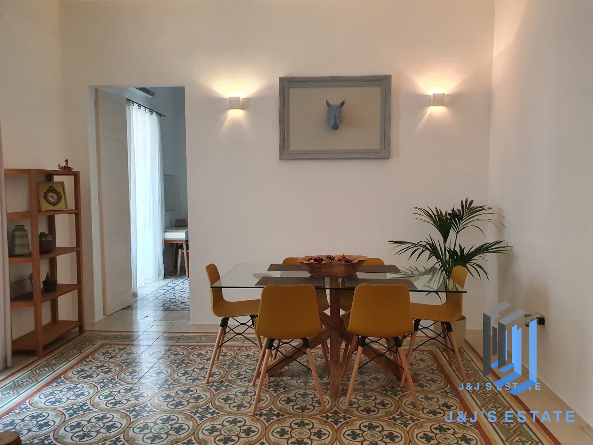 Renovated 2-Bedroom Apartment in Sliema · 5