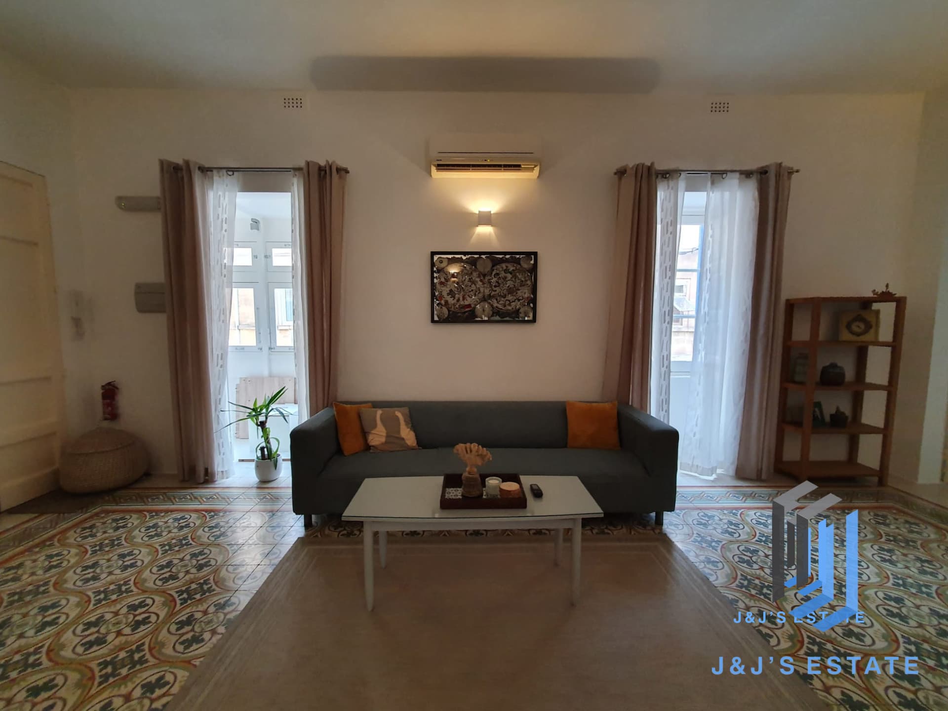 Renovated 2-Bedroom Apartment in Sliema · 6