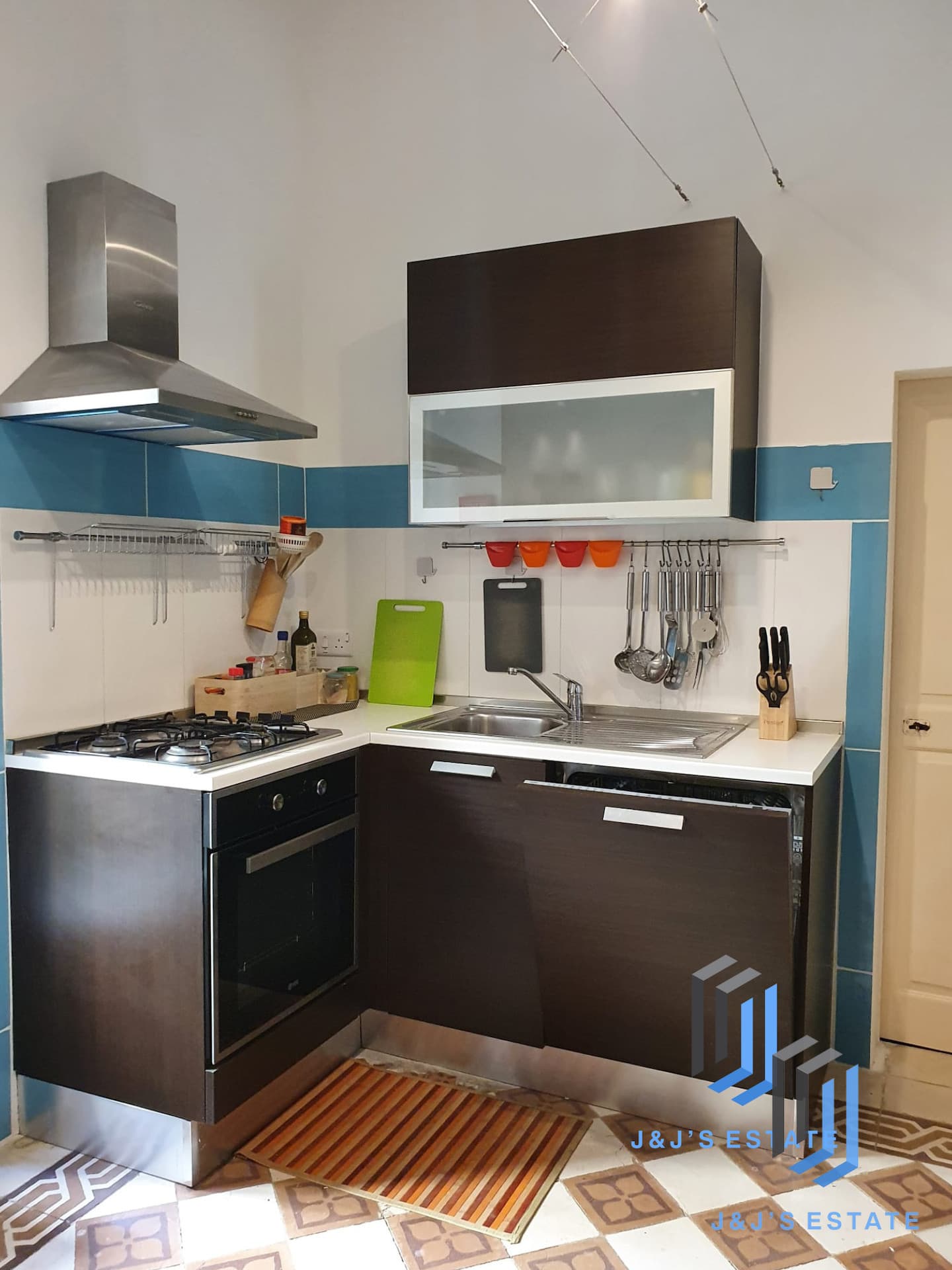 Renovated 2-Bedroom Apartment in Sliema · 10