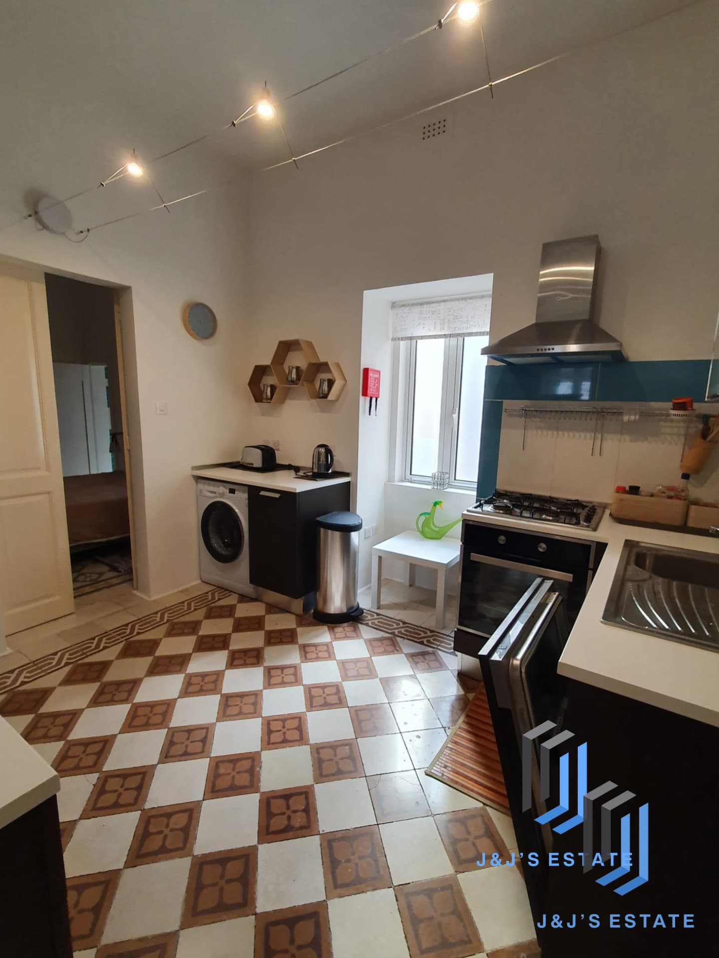 Renovated 2-Bedroom Apartment in Sliema · 11