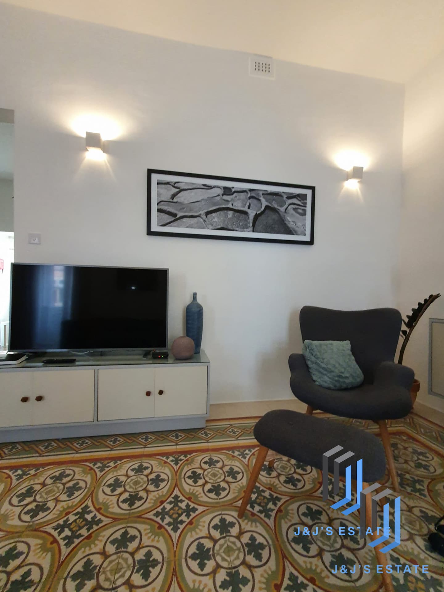 Renovated 2-Bedroom Apartment in Sliema · 14