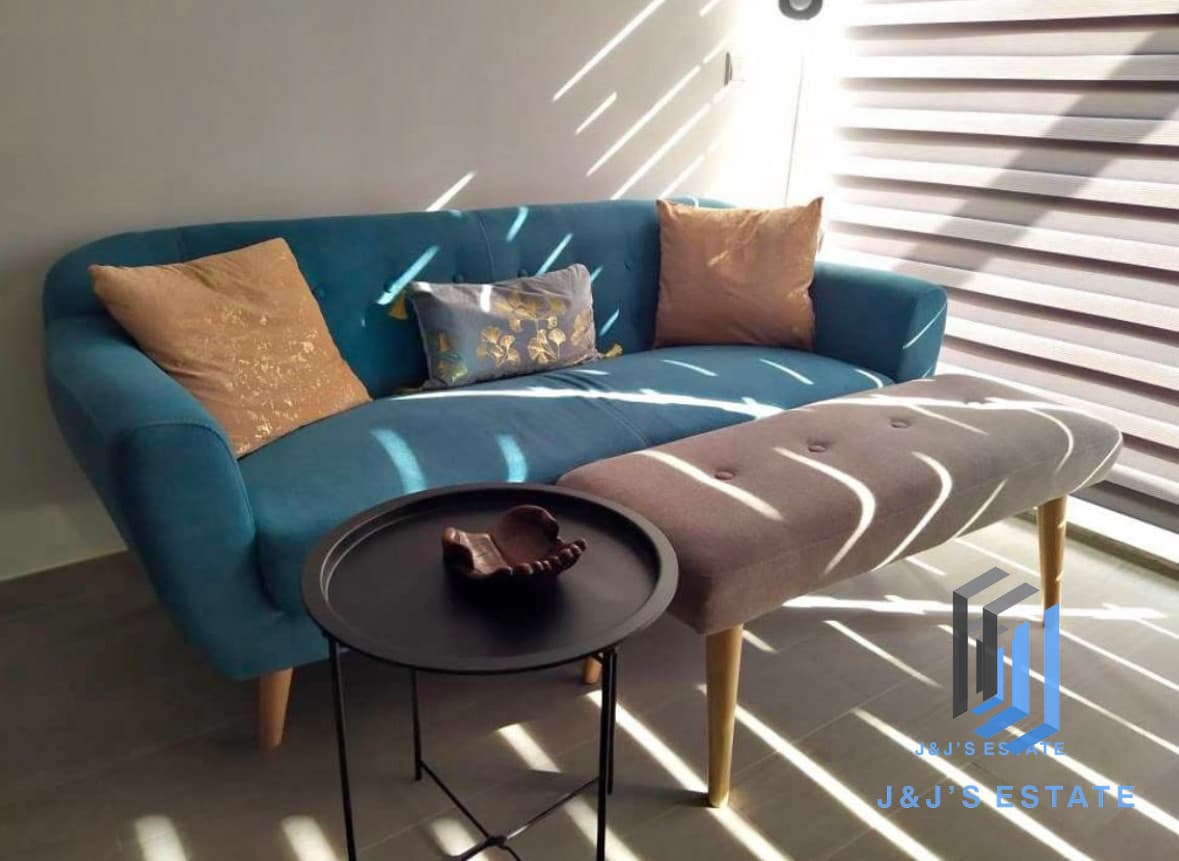 Modern 2-Bedroom Penthouse with Terrace for Long Let · 1